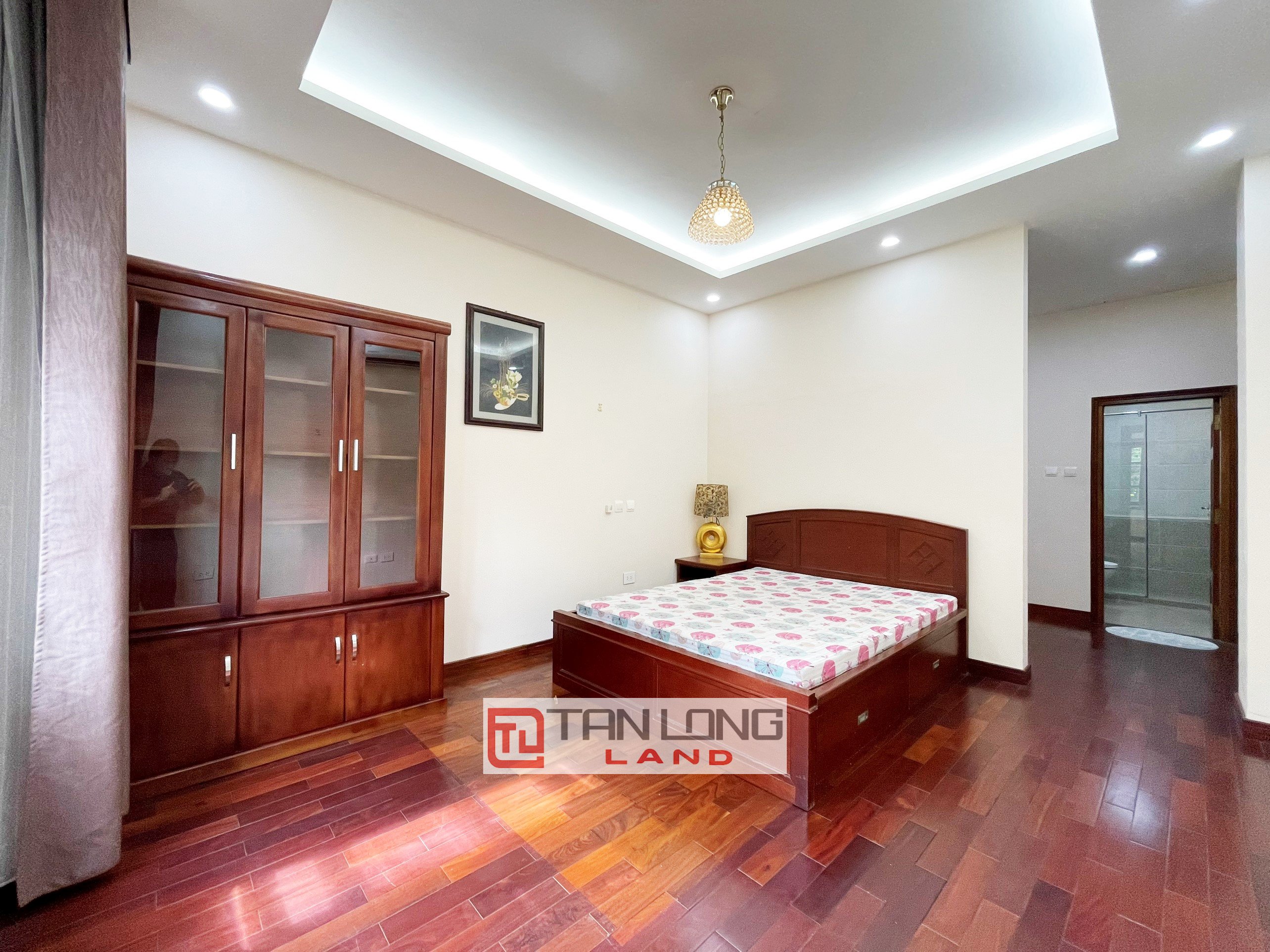 5 Bedrooms with Reasonable Price Villa for rent in Vinhomes Riverside 12