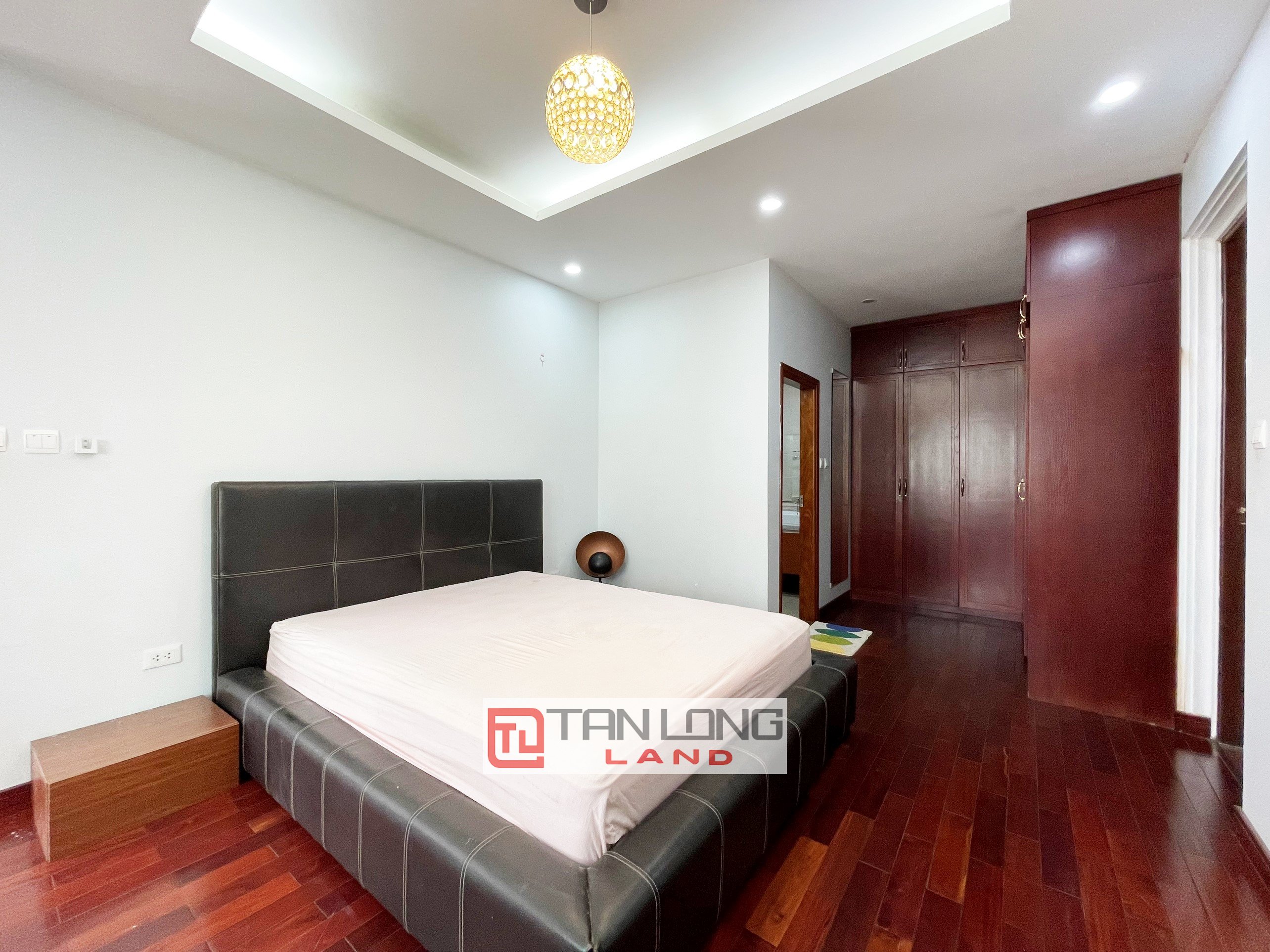 5 Bedrooms with Reasonable Price Villa for rent in Vinhomes Riverside 13