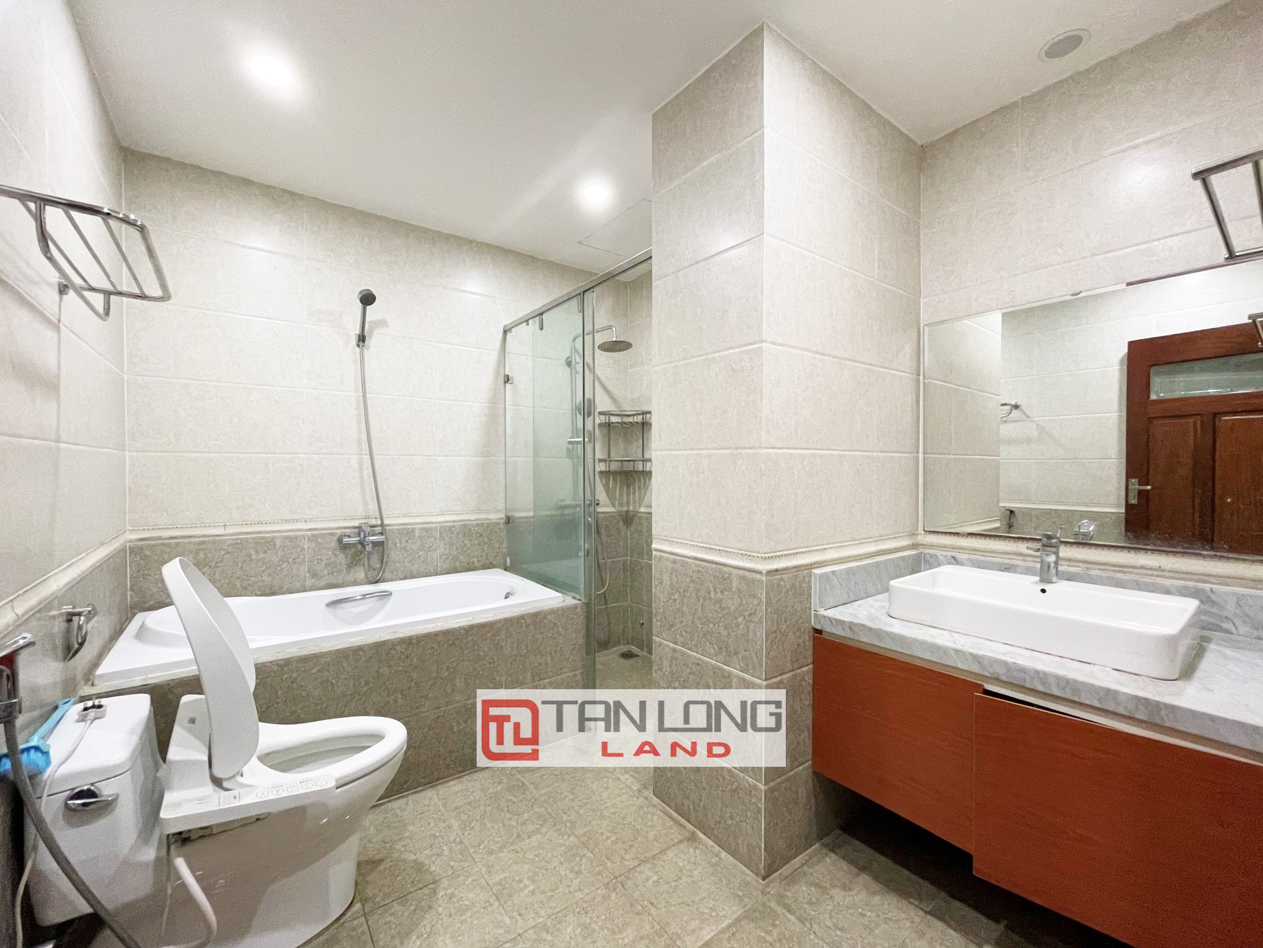 5 Bedrooms with Reasonable Price Villa for rent in Vinhomes Riverside 14