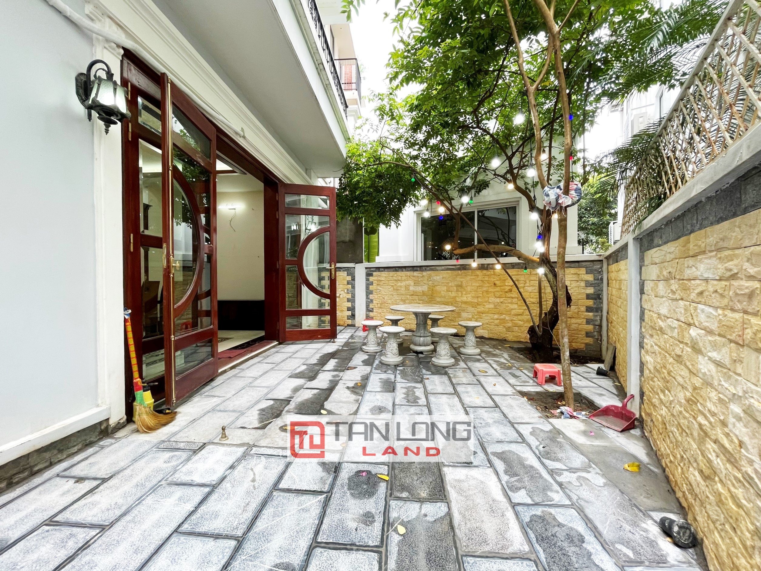 5 Bedrooms with Reasonable Price Villa for rent in Vinhomes Riverside 6