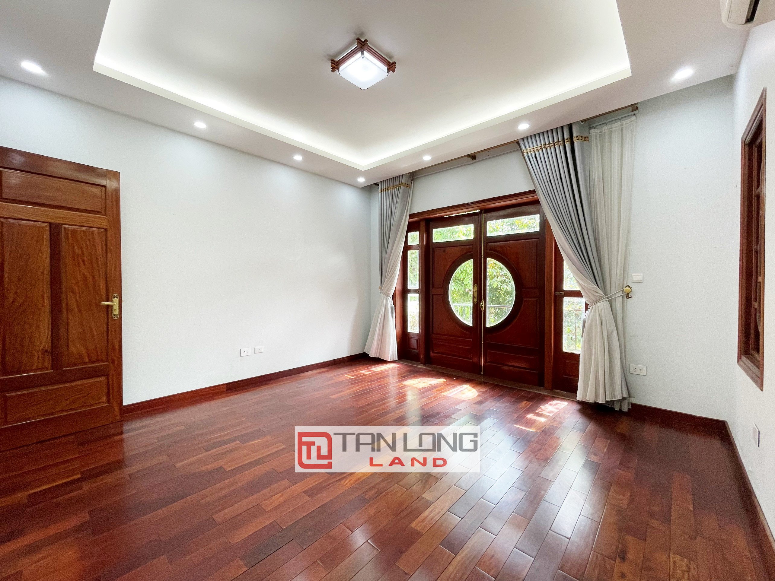 5 Bedrooms with Reasonable Price Villa for rent in Vinhomes Riverside 7