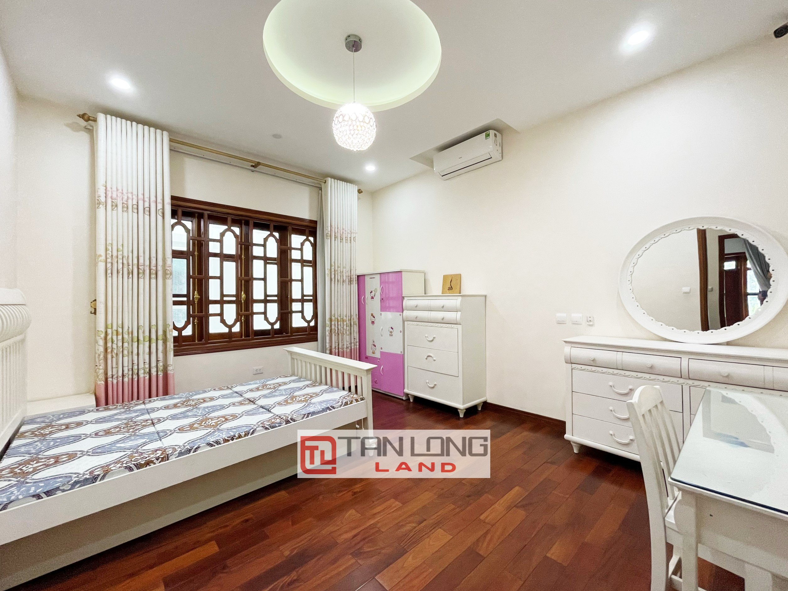5 Bedrooms with Reasonable Price Villa for rent in Vinhomes Riverside 9