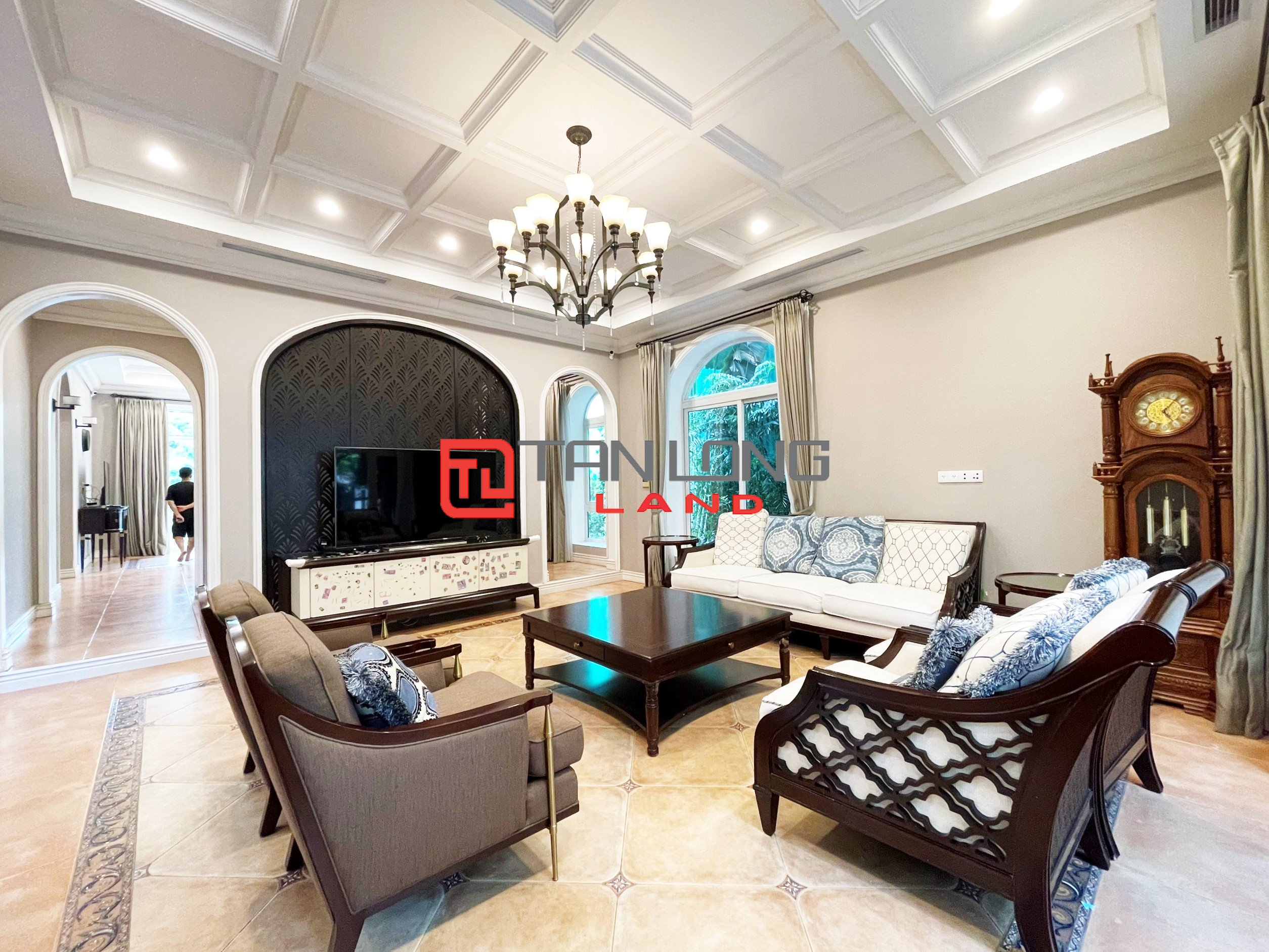 6 Bedrooms Single Villa for rent located on the widest main road in Vinhomes Riverside 1