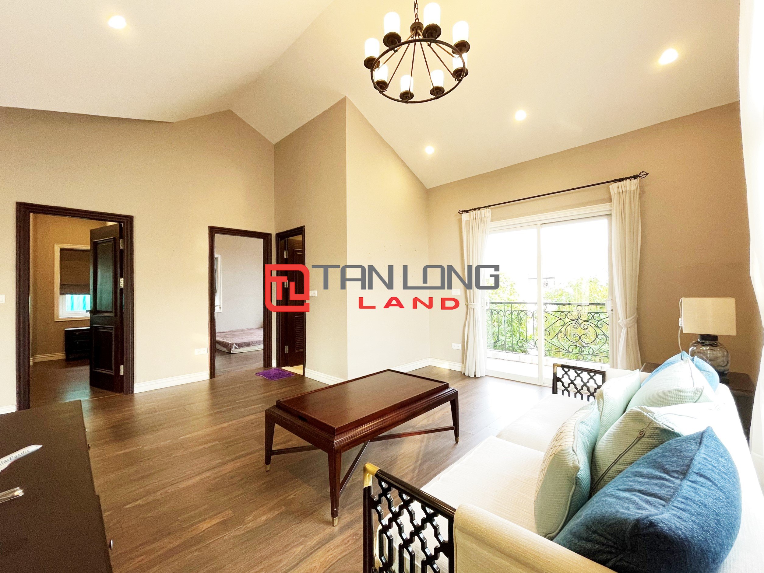 6 Bedrooms Single Villa for rent located on the widest main road in Vinhomes Riverside 18