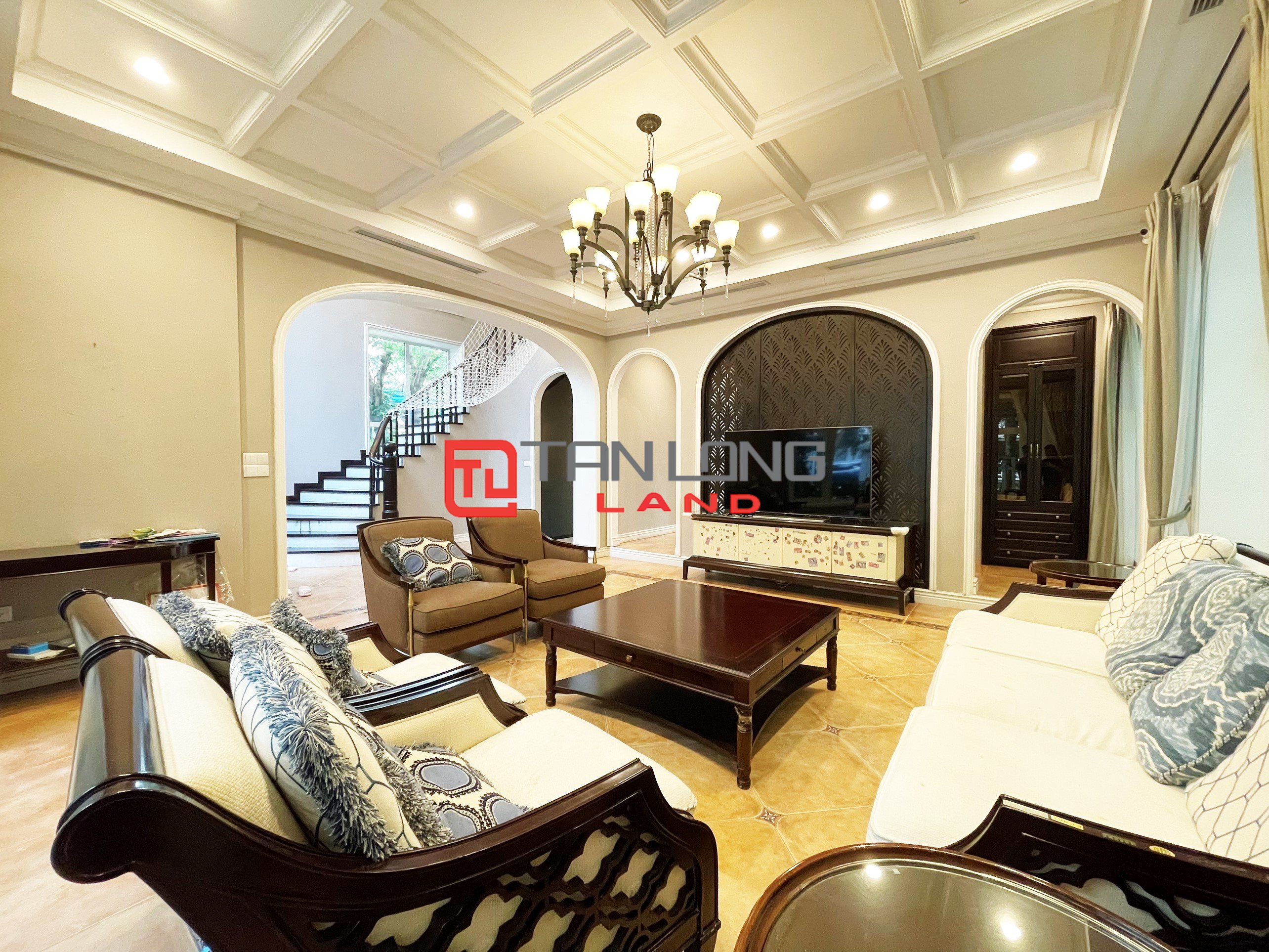 6 Bedrooms Single Villa for rent located on the widest main road in Vinhomes Riverside 2