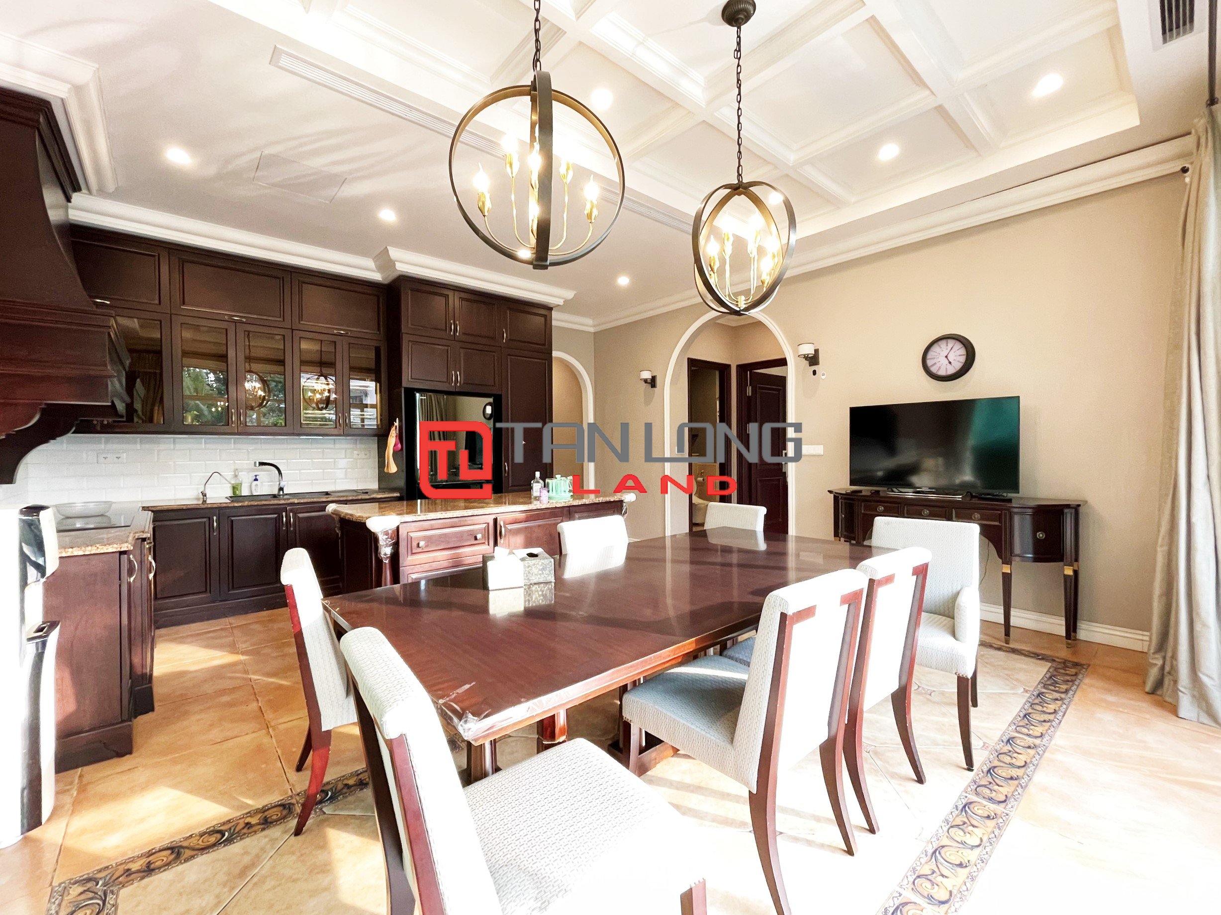 6 Bedrooms Single Villa for rent located on the widest main road in Vinhomes Riverside 3