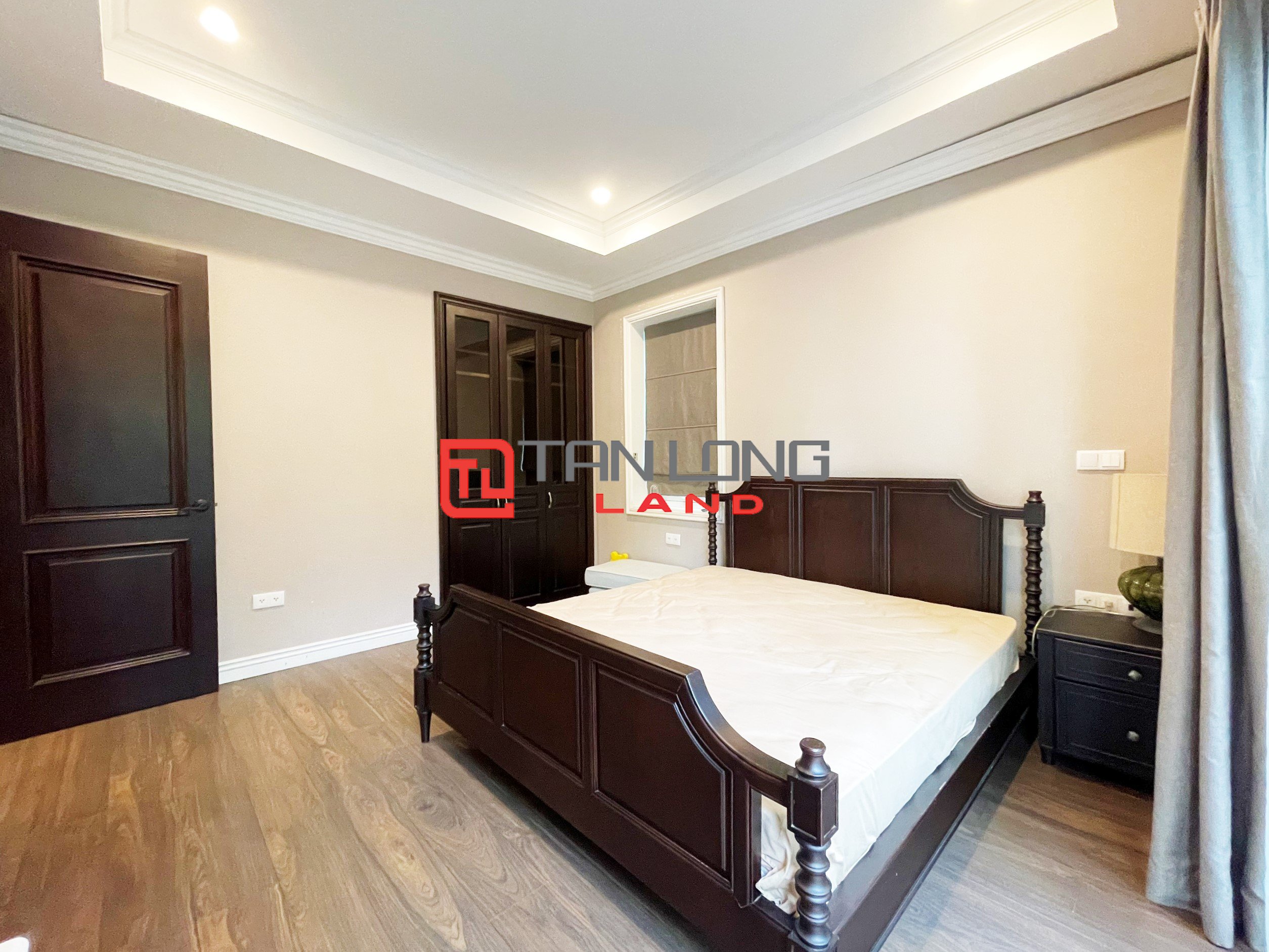 6 Bedrooms Single Villa for rent located on the widest main road in Vinhomes Riverside 1