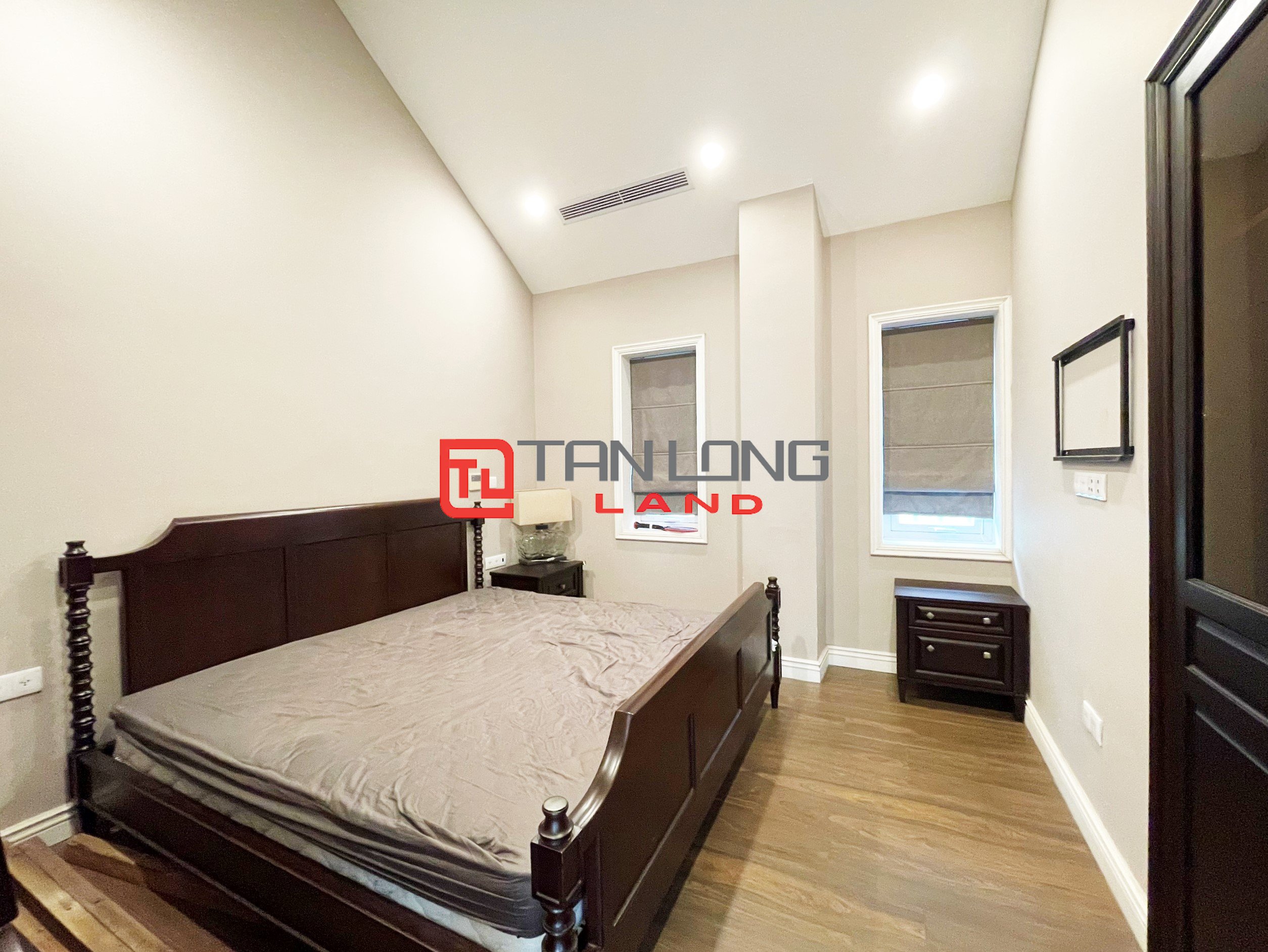 6 Bedrooms Single Villa for rent located on the widest main road in Vinhomes Riverside 2