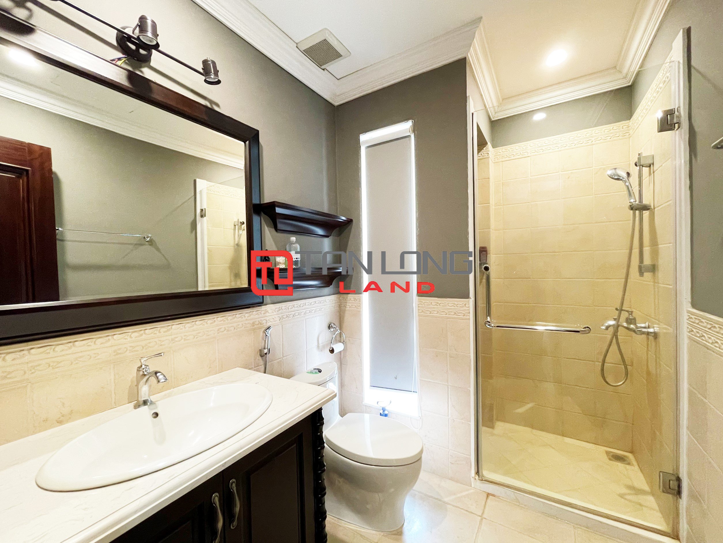 6 Bedrooms Single Villa for rent located on the widest main road in Vinhomes Riverside 6