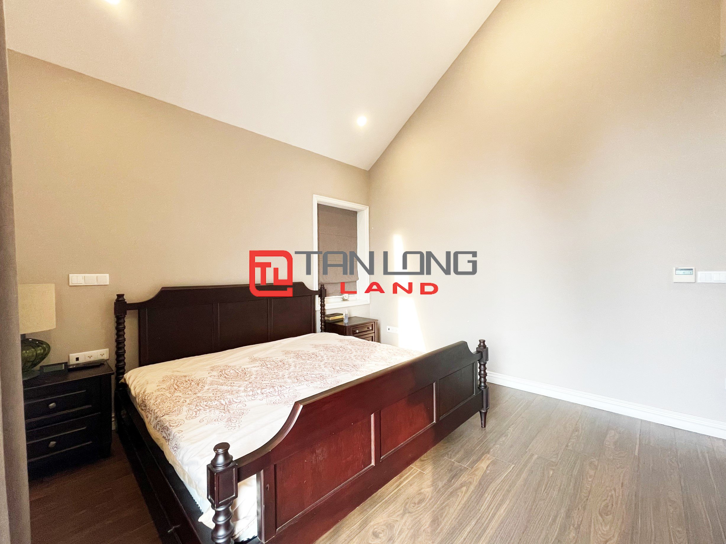 6 Bedrooms Single Villa for rent located on the widest main road in Vinhomes Riverside 9