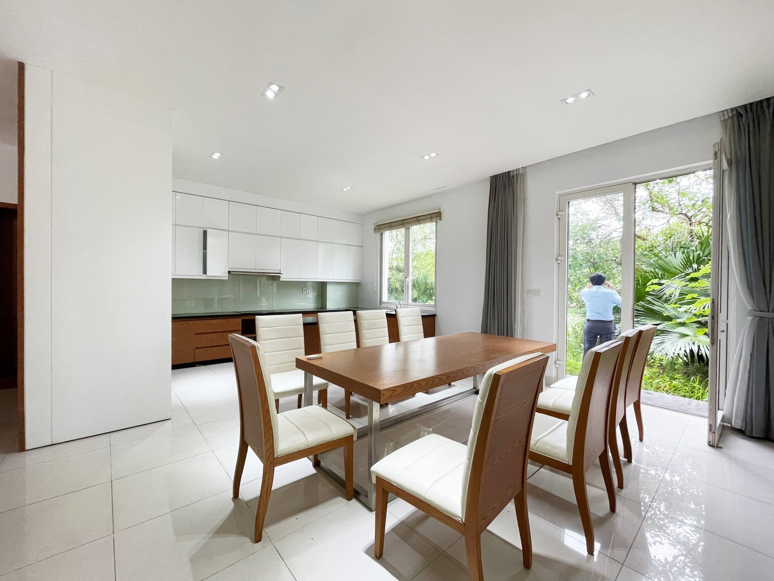 A brand new villa for rent on Hoa Sua Street in Vinhomes Riverside Long Bien 4