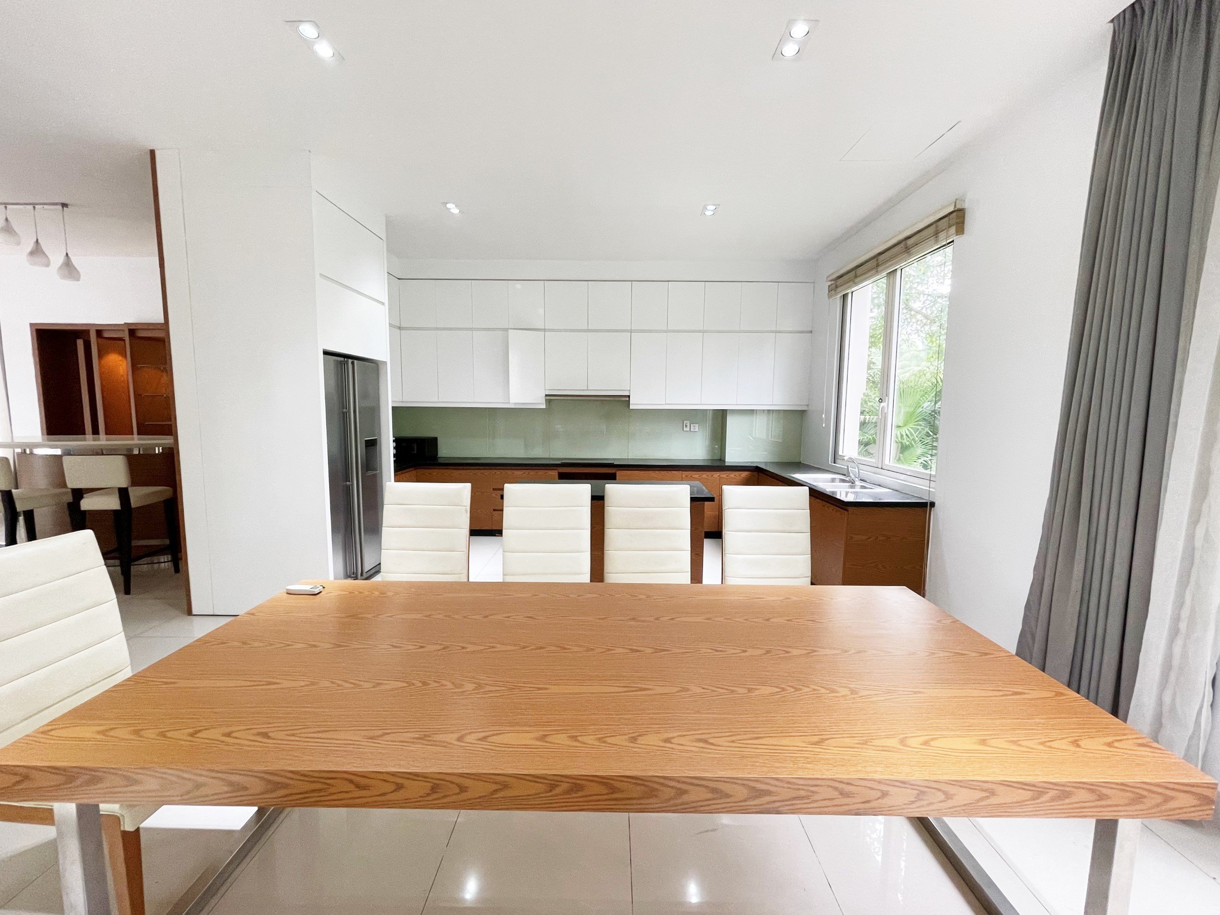 A brand new villa for rent on Hoa Sua Street in Vinhomes Riverside Long Bien 5