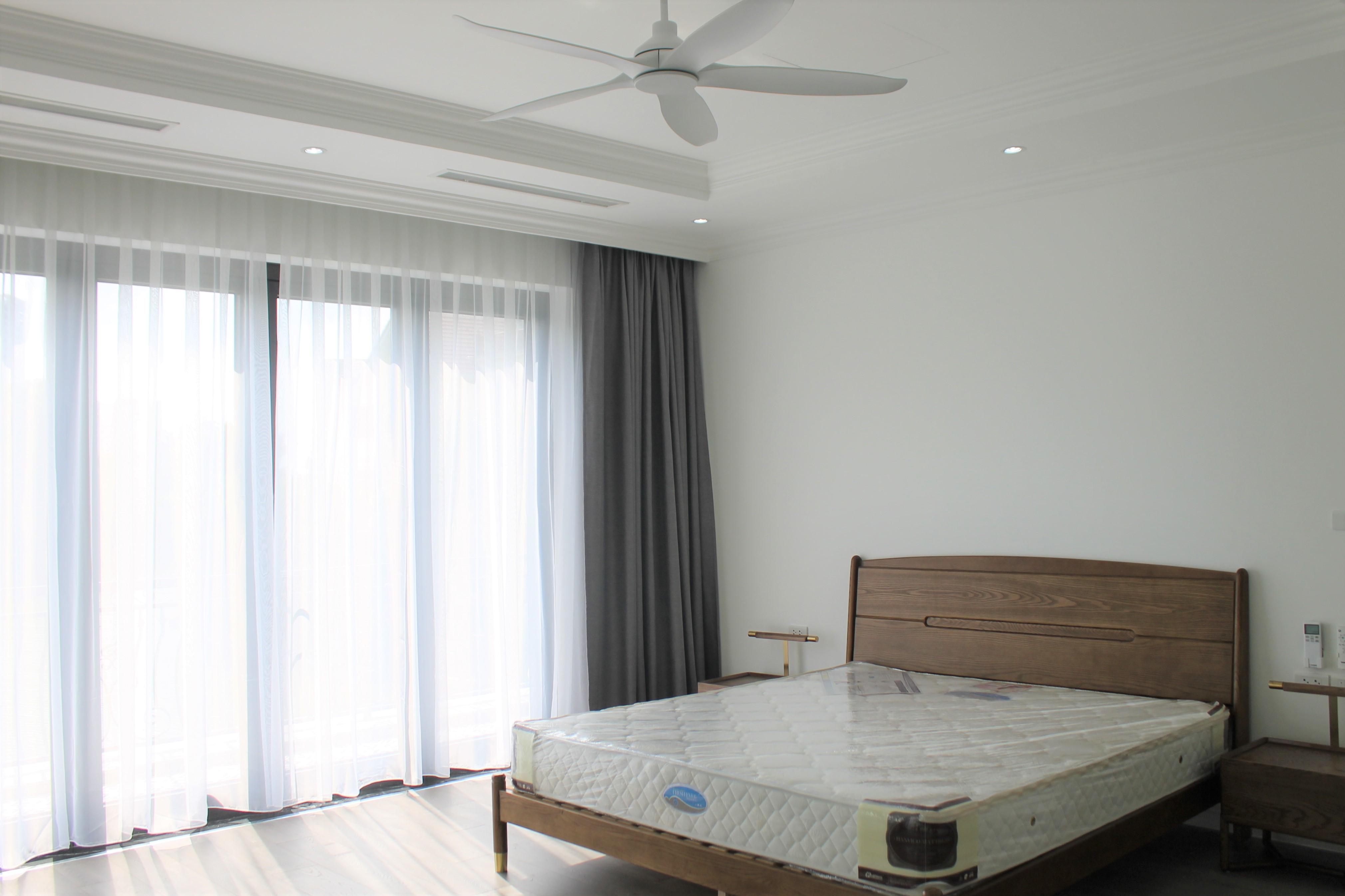 A Bright and Elegant Villa for rent in Vinhomes Riverside 5