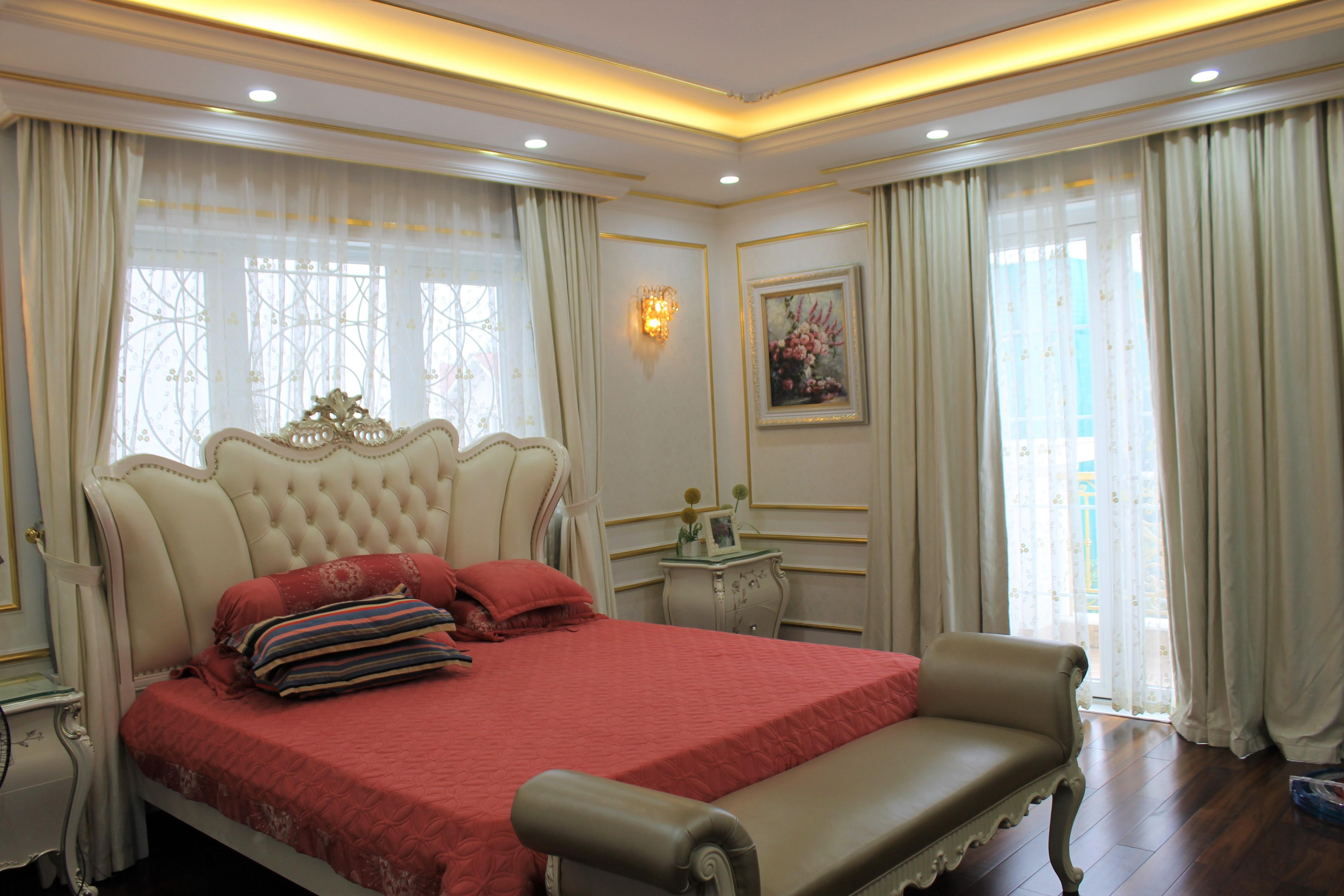 A Charming Detached Villa close to BIS for sale in Vinhomes Riverside 10