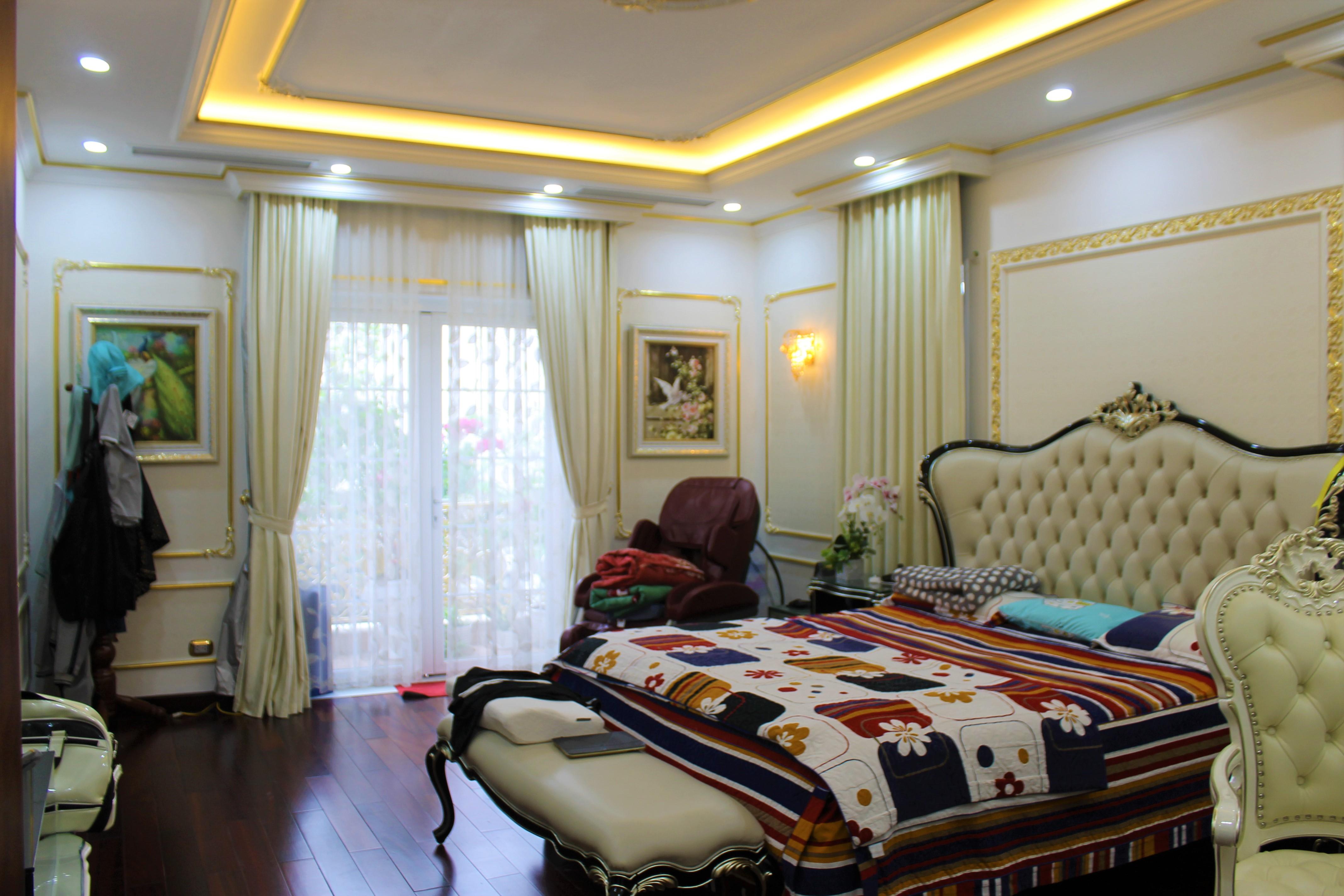 A Charming Detached Villa close to BIS for sale in Vinhomes Riverside 9
