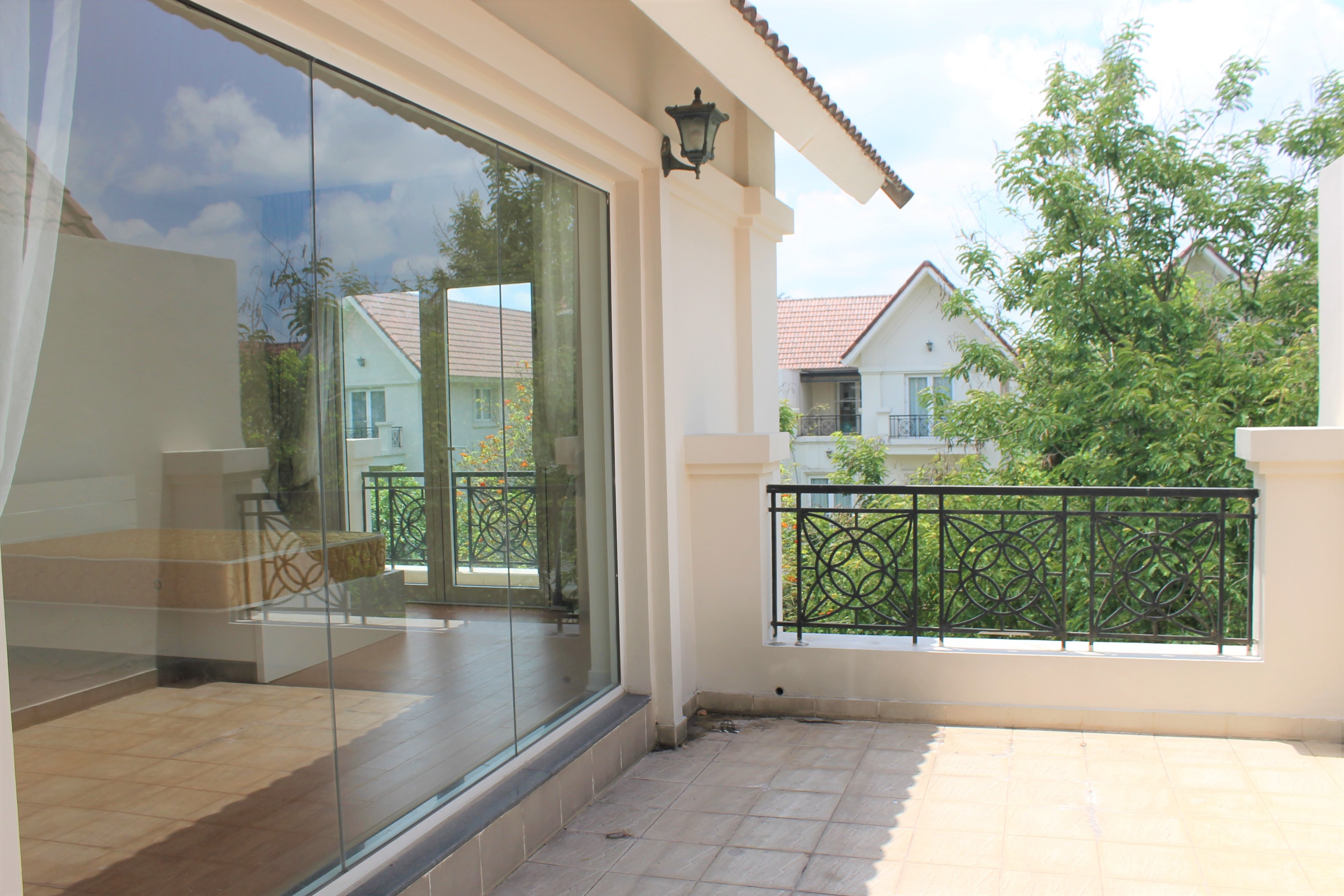 A duplex villa for rent with fully basic furnished - Golf Course and BIS nearby 9