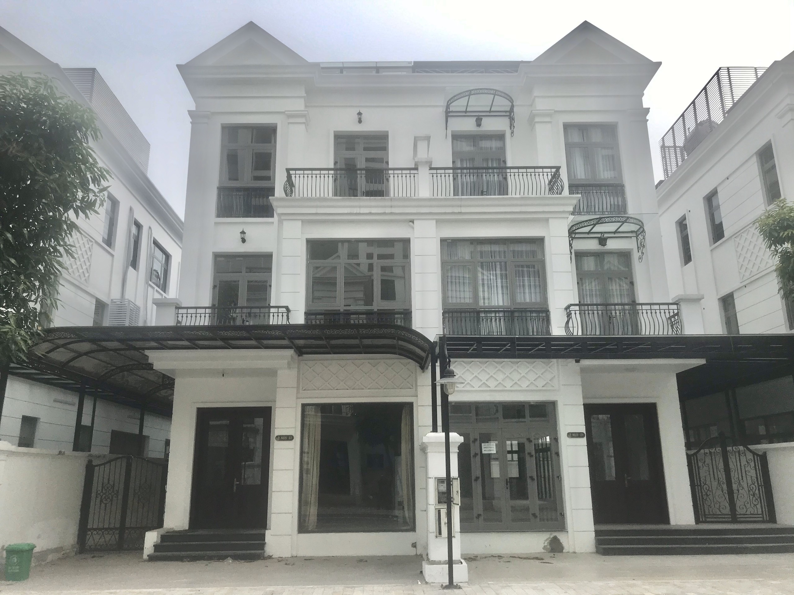 A Spacious Shophouse Villa for rent in Vinhomes The Harmony 1