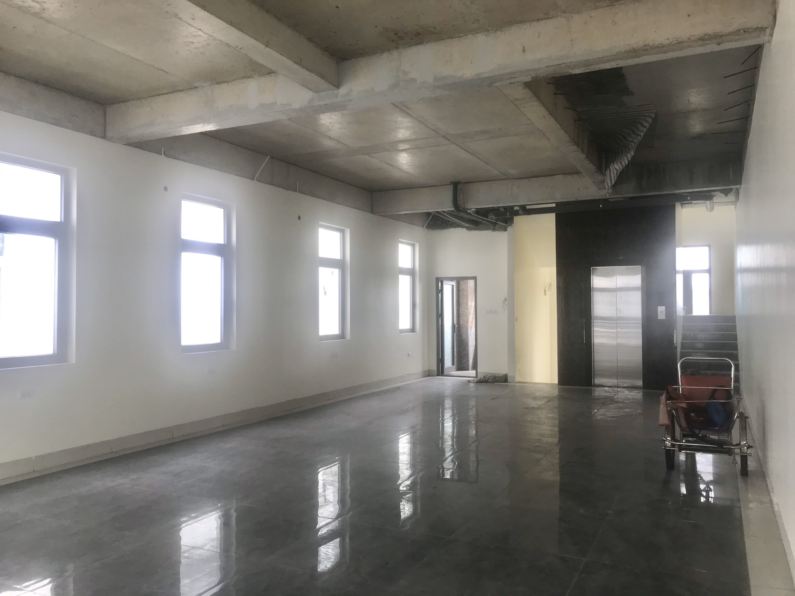 A Spacious Shophouse Villa for rent in Vinhomes The Harmony 3