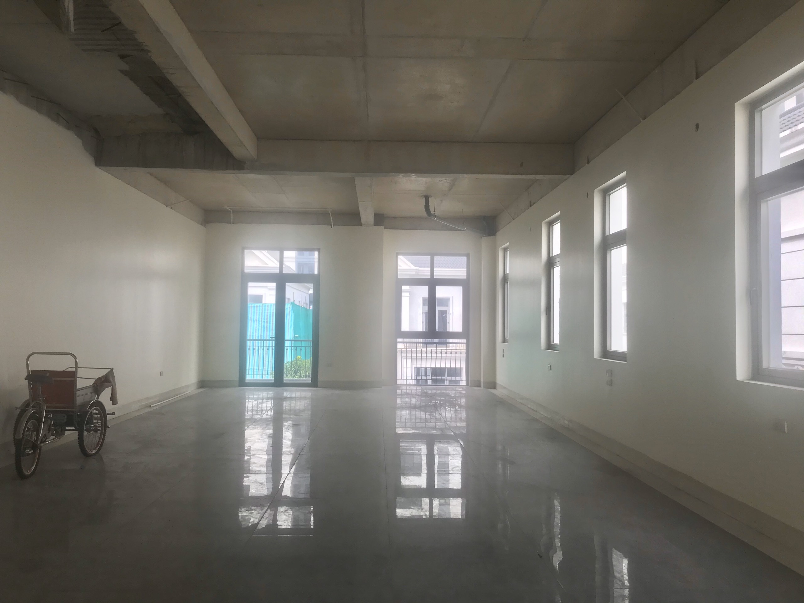 A Spacious Shophouse Villa for rent in Vinhomes The Harmony 4
