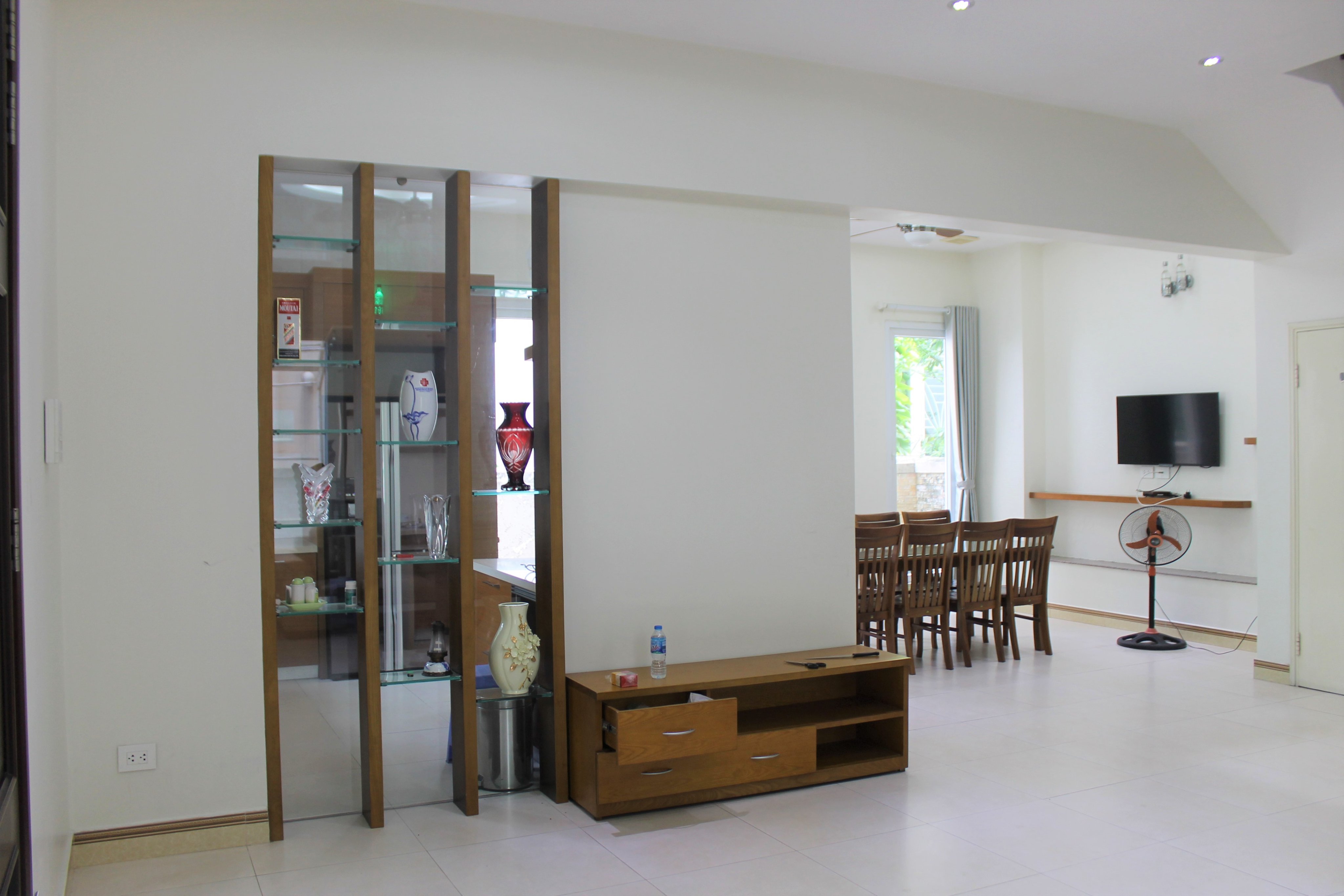 A Villa for rent in Vinhomes Riverside - Best price 1