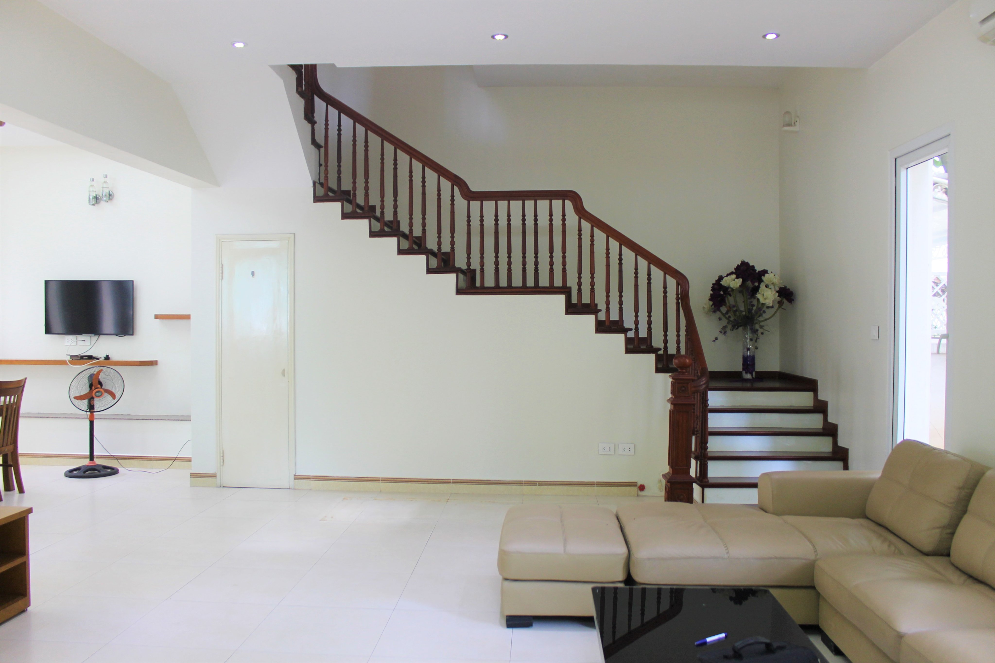 A Villa for rent in Vinhomes Riverside - Best price 2