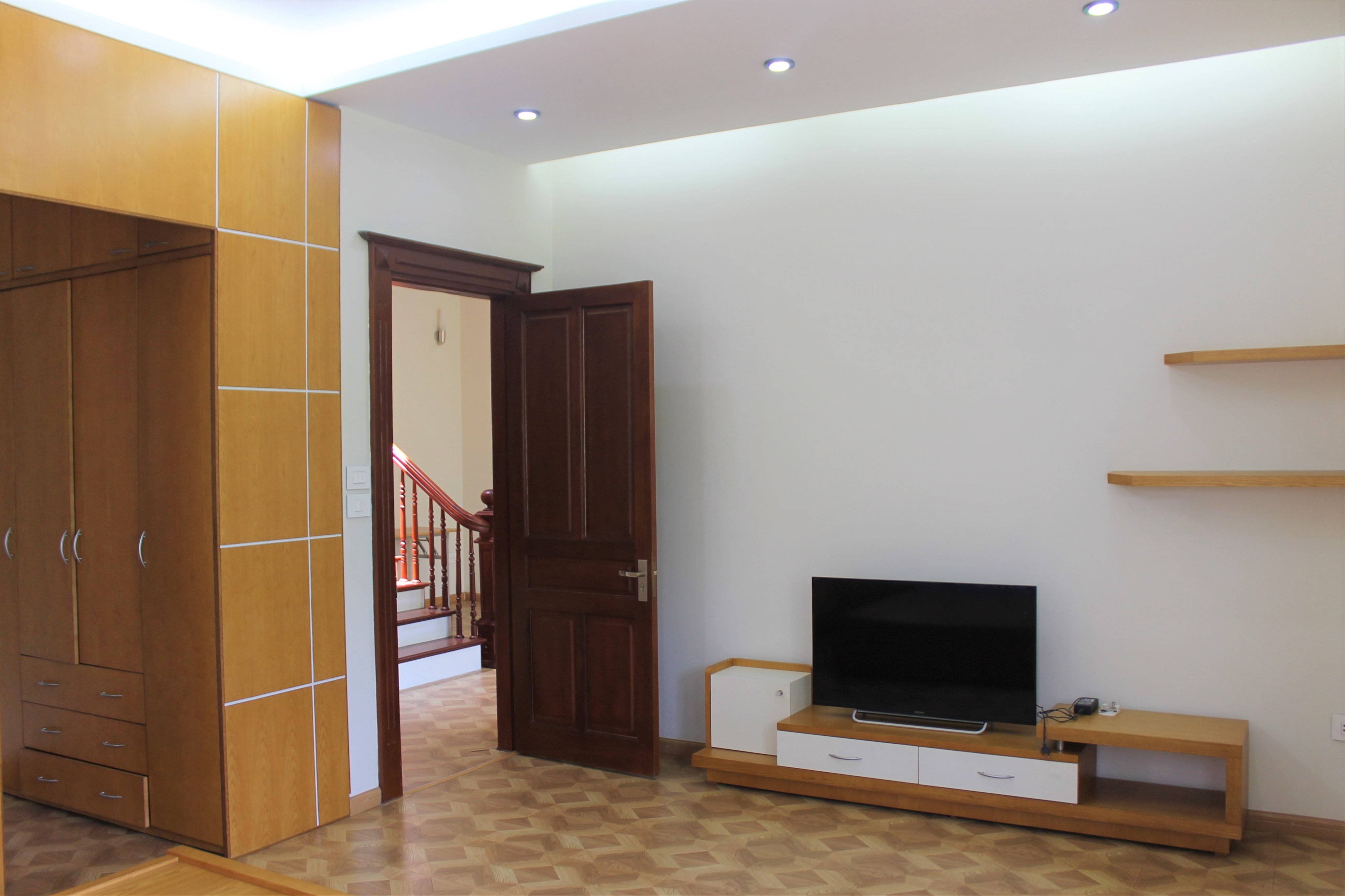A Villa for rent in Vinhomes Riverside - Best price 8