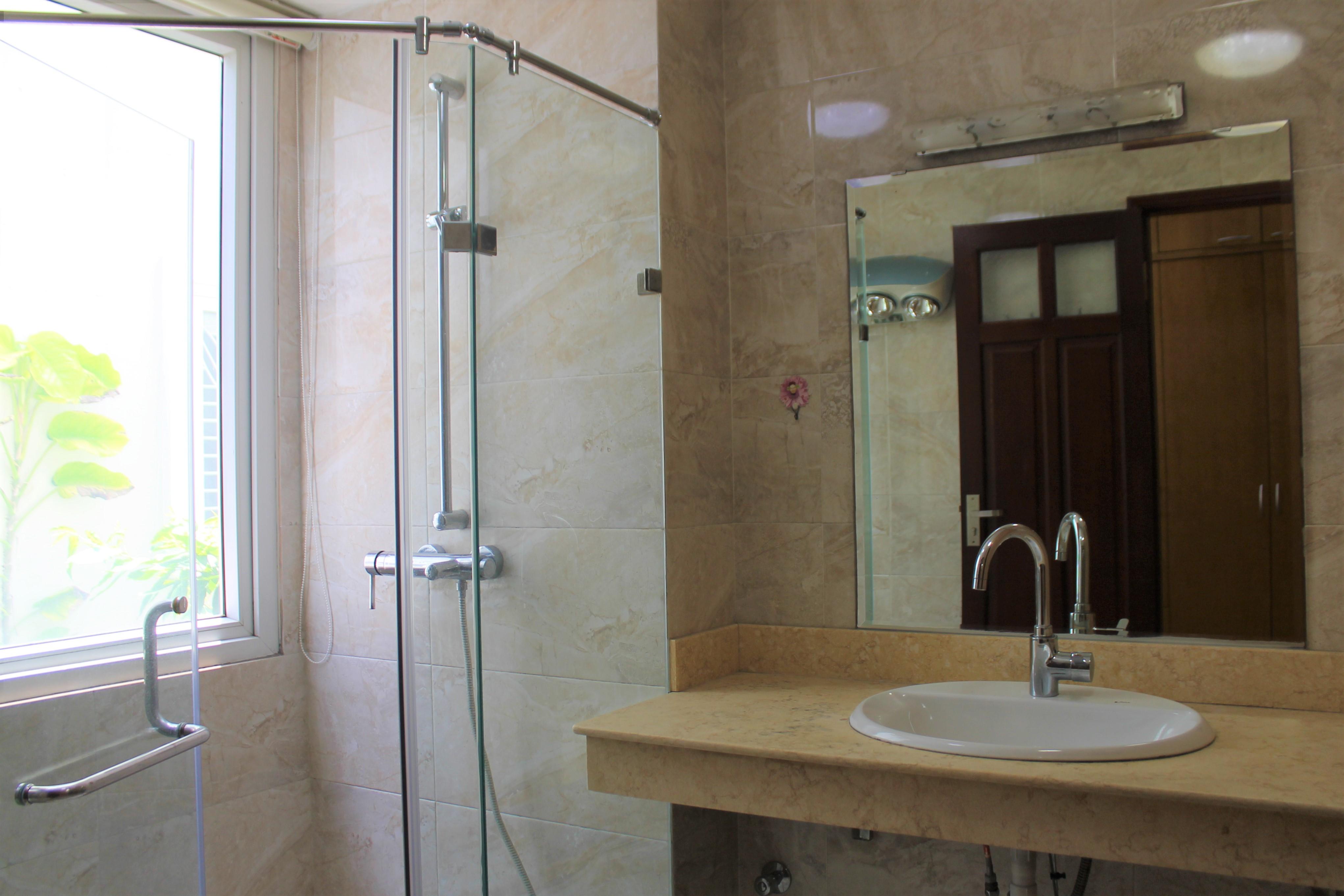 A Villa for rent in Vinhomes Riverside - Best price 9