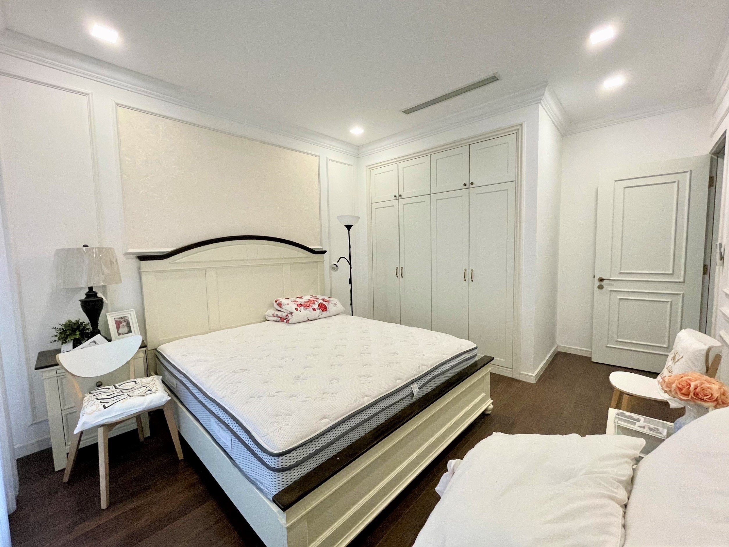 Adjacent villa for rent Near Vinschool Kindergarten at Vinhomes The Harmony 13