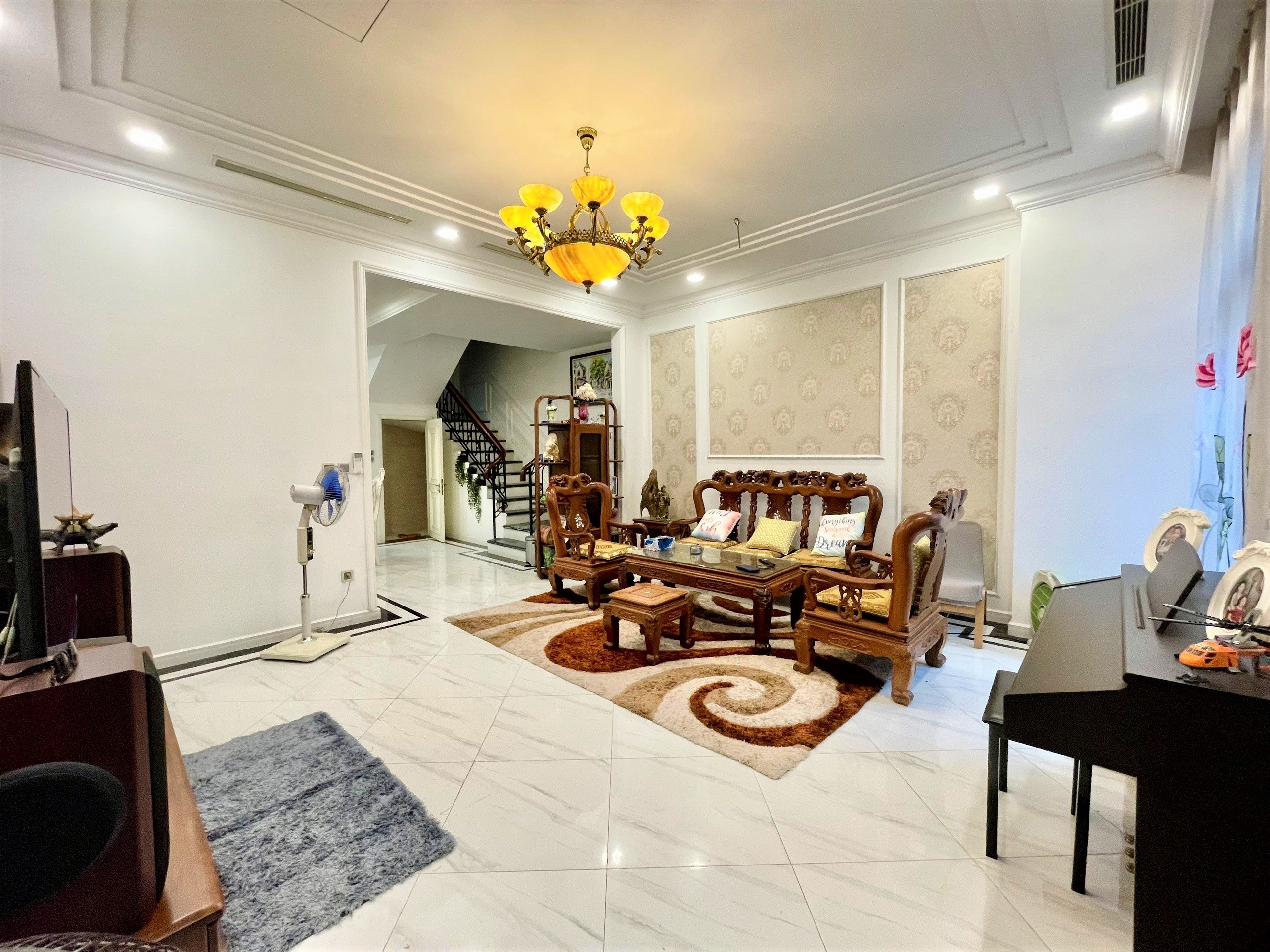 Adjacent villa for rent Near Vinschool Kindergarten at Vinhomes The Harmony 3
