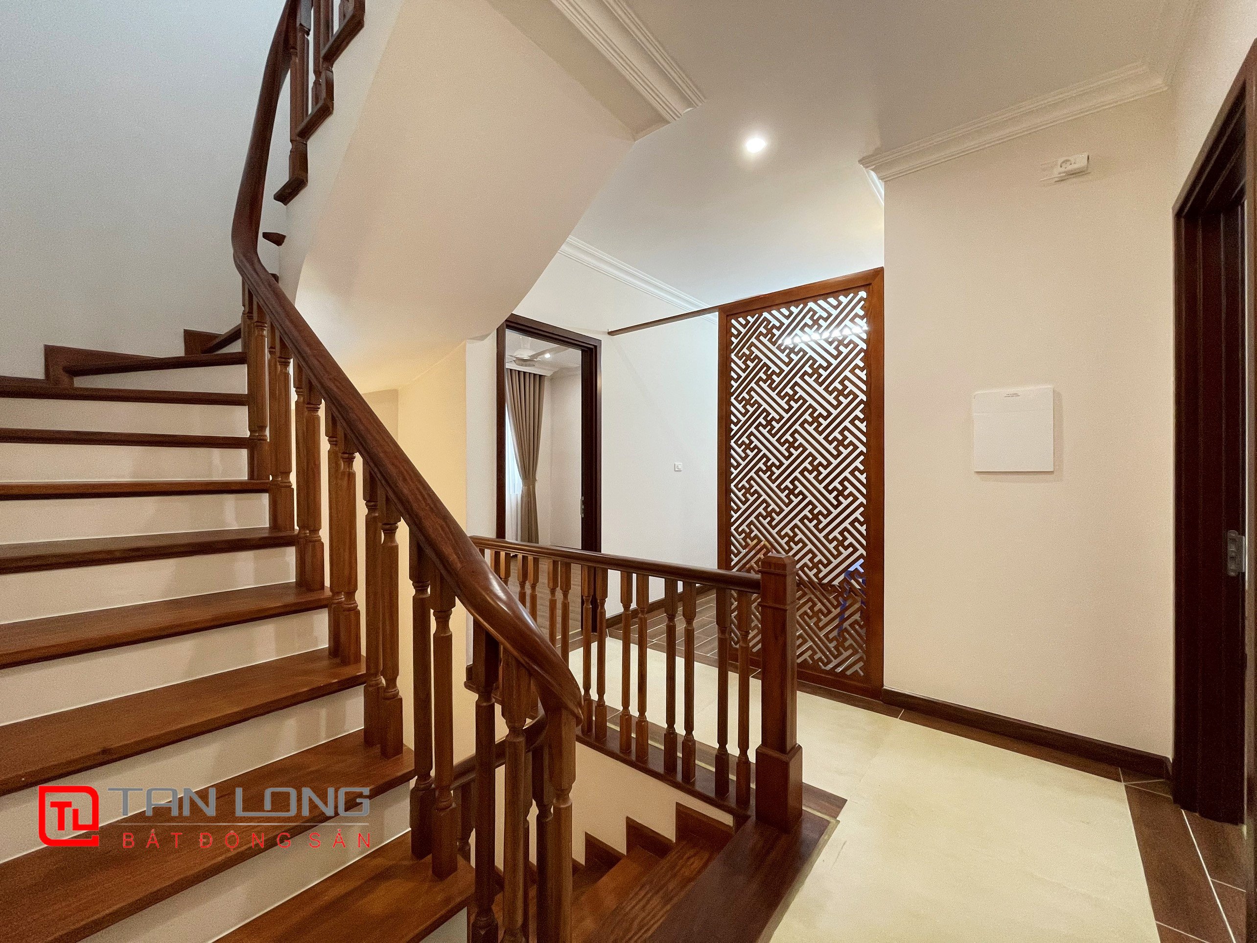 Adjacent Villa for rent with Elevator at Vinhomes The Harmony 13