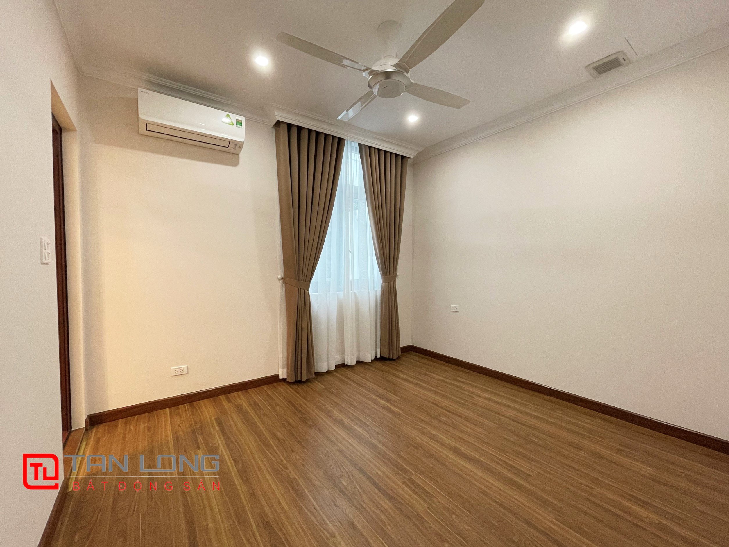 Adjacent Villa for rent with Elevator at Vinhomes The Harmony 14