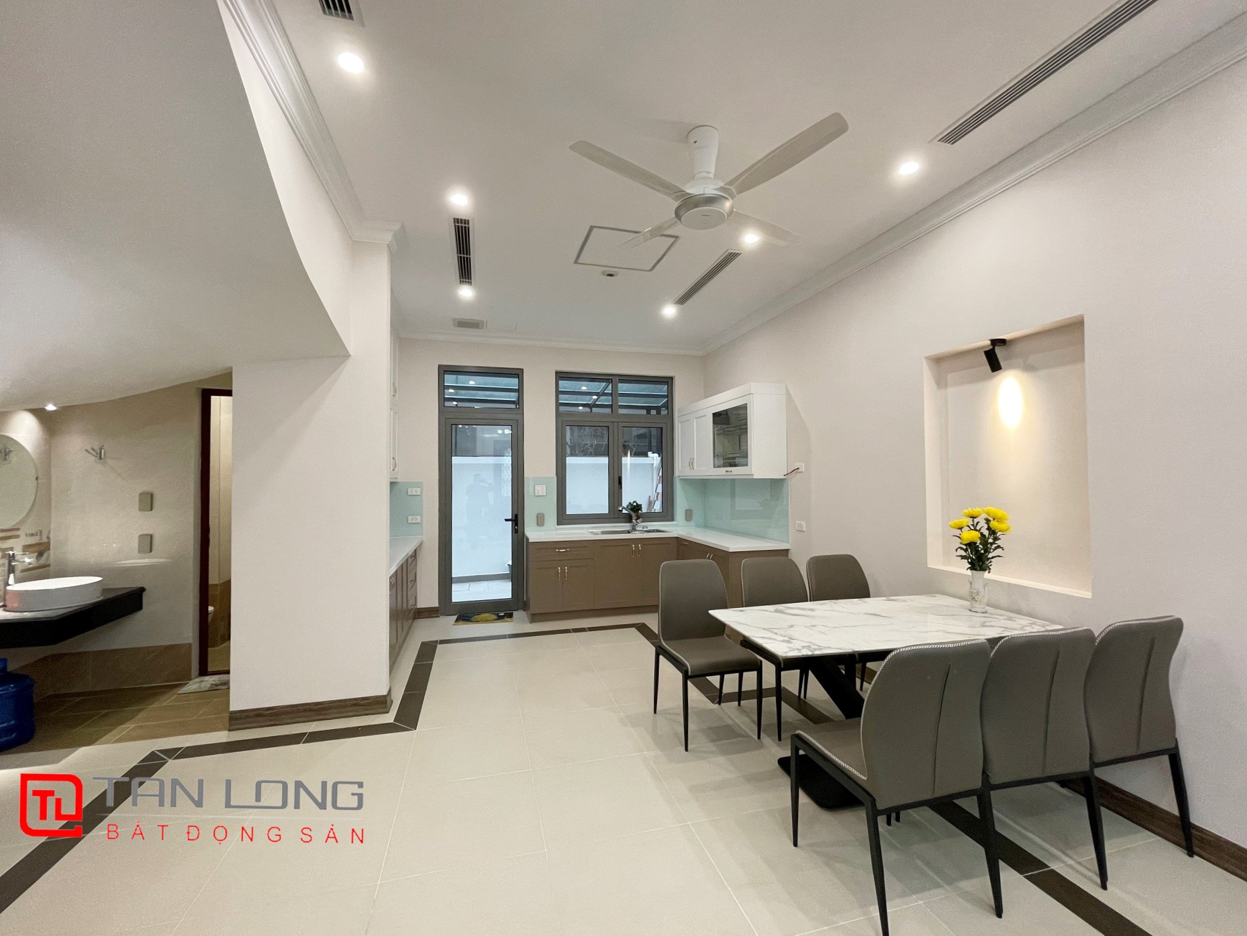 Adjacent Villa for rent with Elevator at Vinhomes The Harmony 3