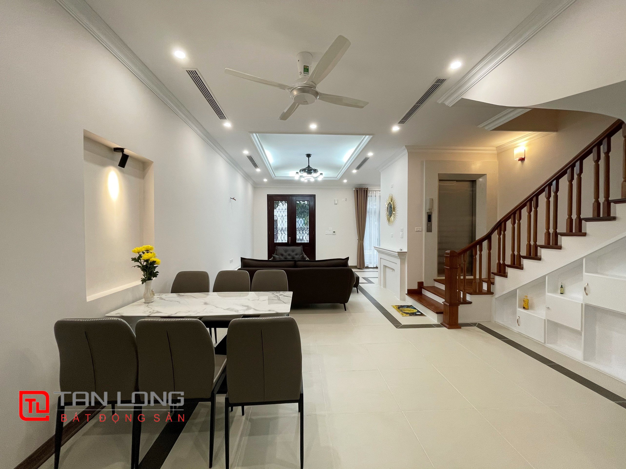 Adjacent Villa for rent with Elevator at Vinhomes The Harmony 5