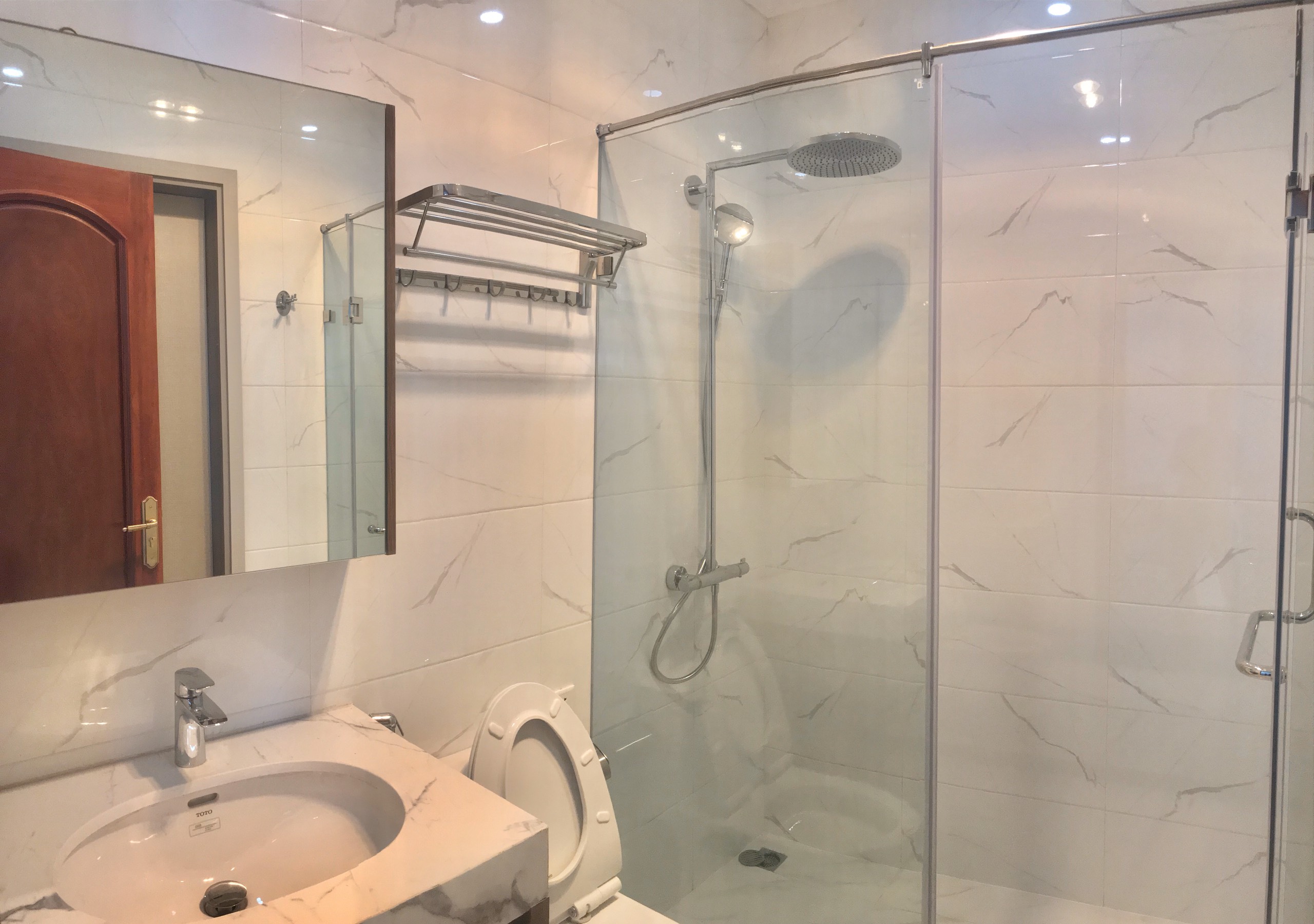 Adjacent villa lake view for rent in Nguyet Que, Vinhomes The Harmony 11