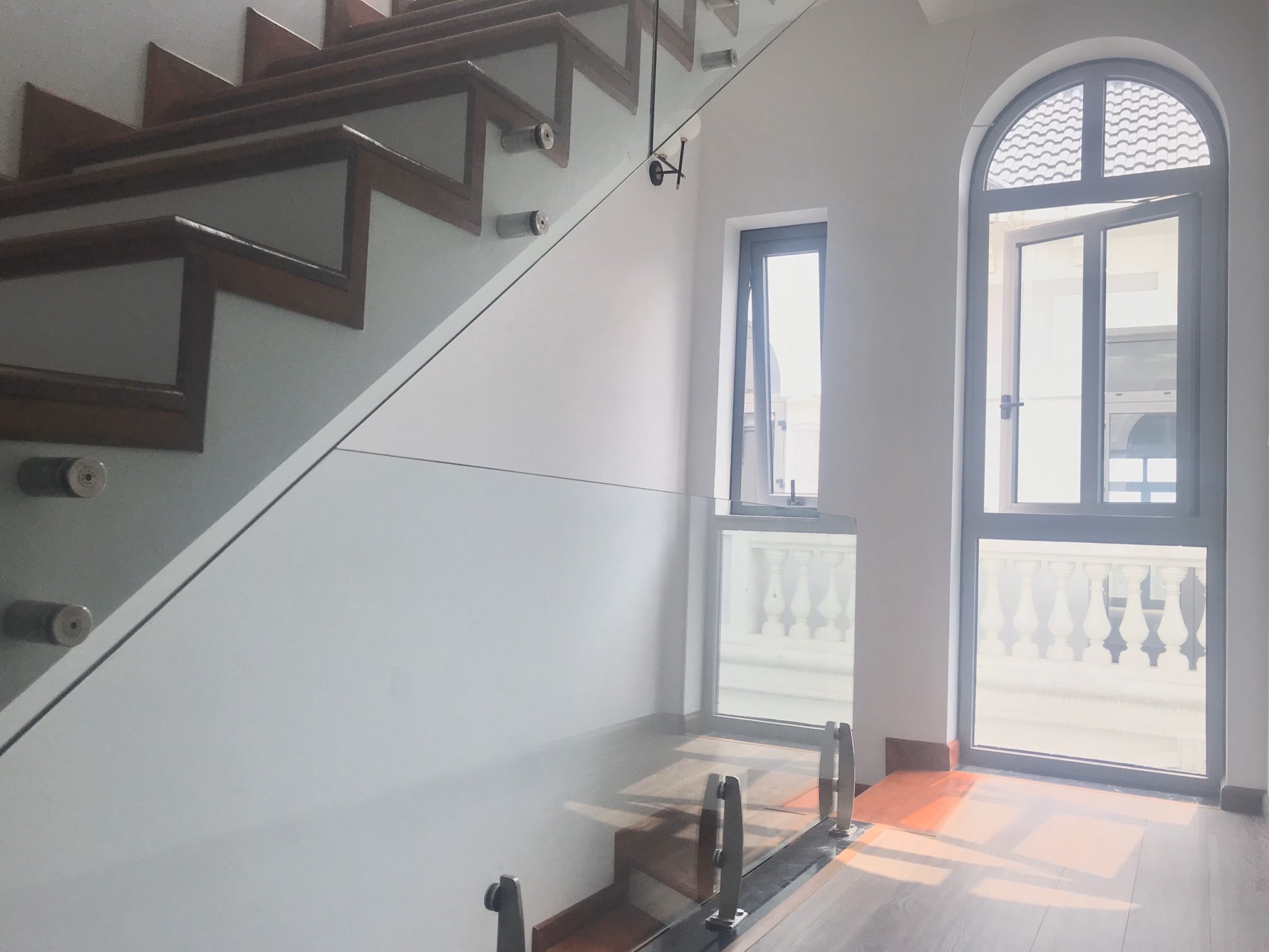 Adjacent villa lake view for rent in Nguyet Que, Vinhomes The Harmony 12