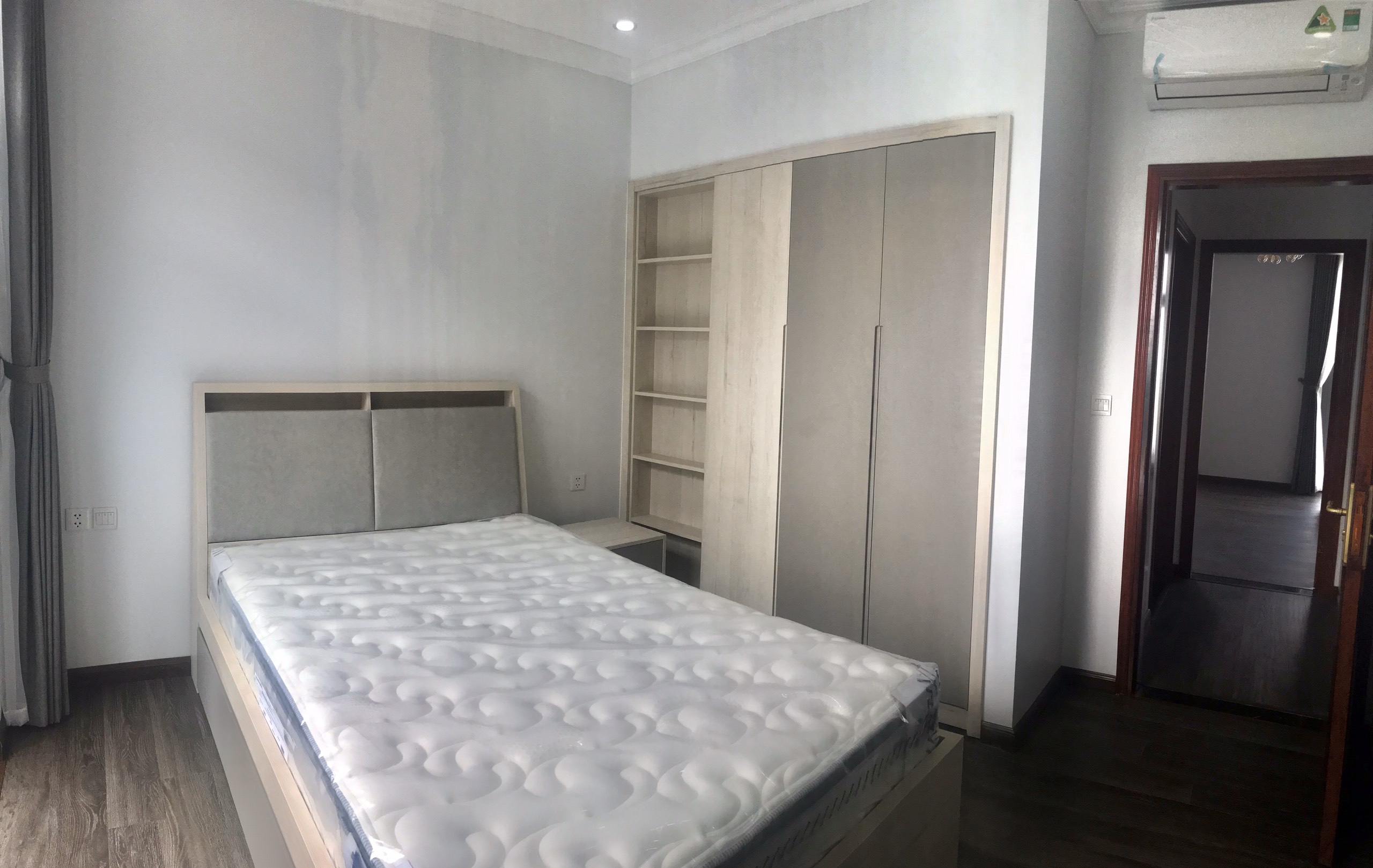 Adjacent villa lake view for rent in Nguyet Que, Vinhomes The Harmony 19