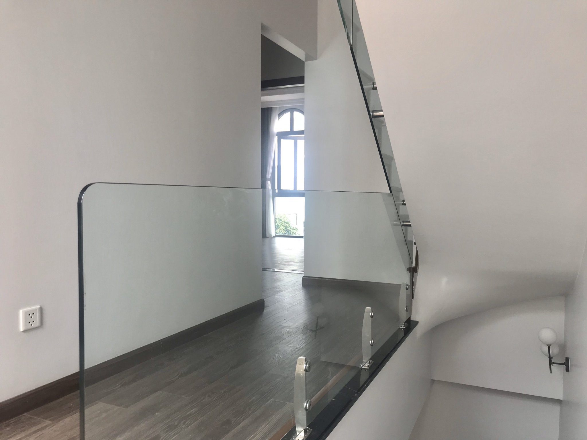 Adjacent villa lake view for rent in Nguyet Que, Vinhomes The Harmony 7