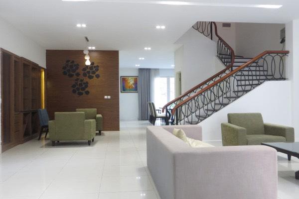 AFFORDABLE PARTLY FURNISHED VINHOMES RIVERSIDE VILLA CLOSE TO BIS AND GOLF PRACTICE TO LEASE 1