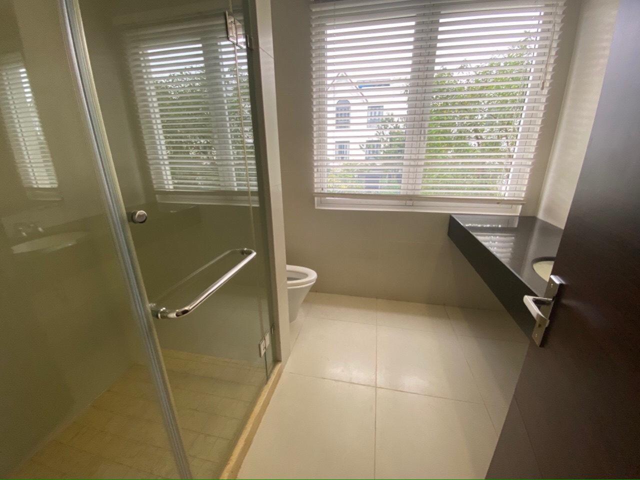 AFFORDABLE PARTLY FURNISHED VINHOMES RIVERSIDE VILLA CLOSE TO BIS AND GOLF PRACTICE TO LEASE 4