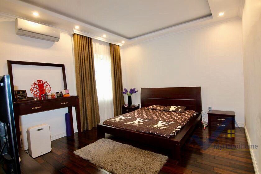 Anh Dao For Rent In Vinhomes Riverside Fully Furnished 2
