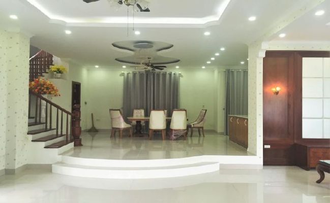 Anh Dao villa in Vinhomes Riverside for lease at 2000 USD 1