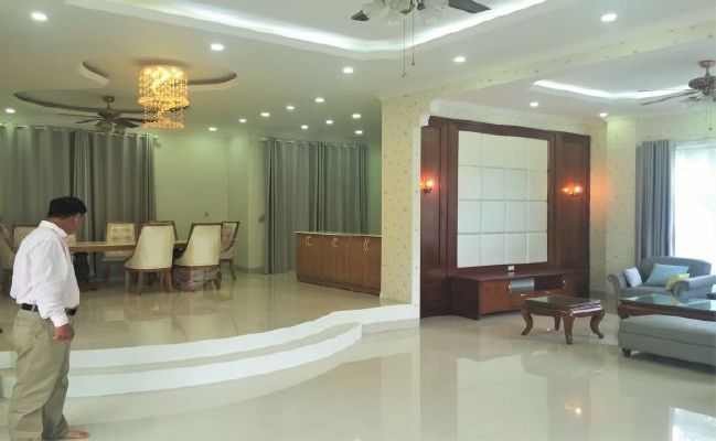 Anh Dao villa in Vinhomes Riverside for lease at 2000 USD 4