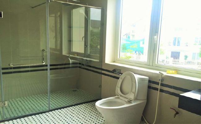 Anh Dao villa in Vinhomes Riverside for lease at 2000 USD 11