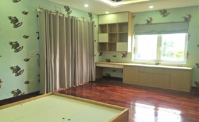 Anh Dao villa in Vinhomes Riverside for lease at 2000 USD 6