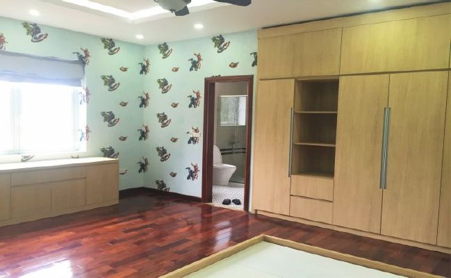 Anh Dao villa in Vinhomes Riverside for lease at 2000 USD 7