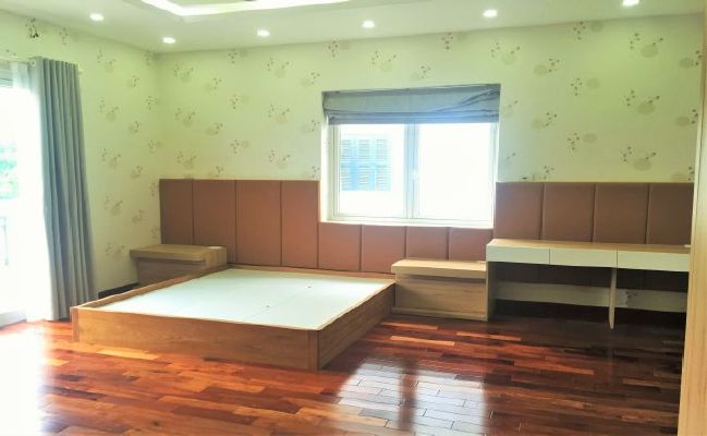 Anh Dao villa in Vinhomes Riverside for lease at 2000 USD 9