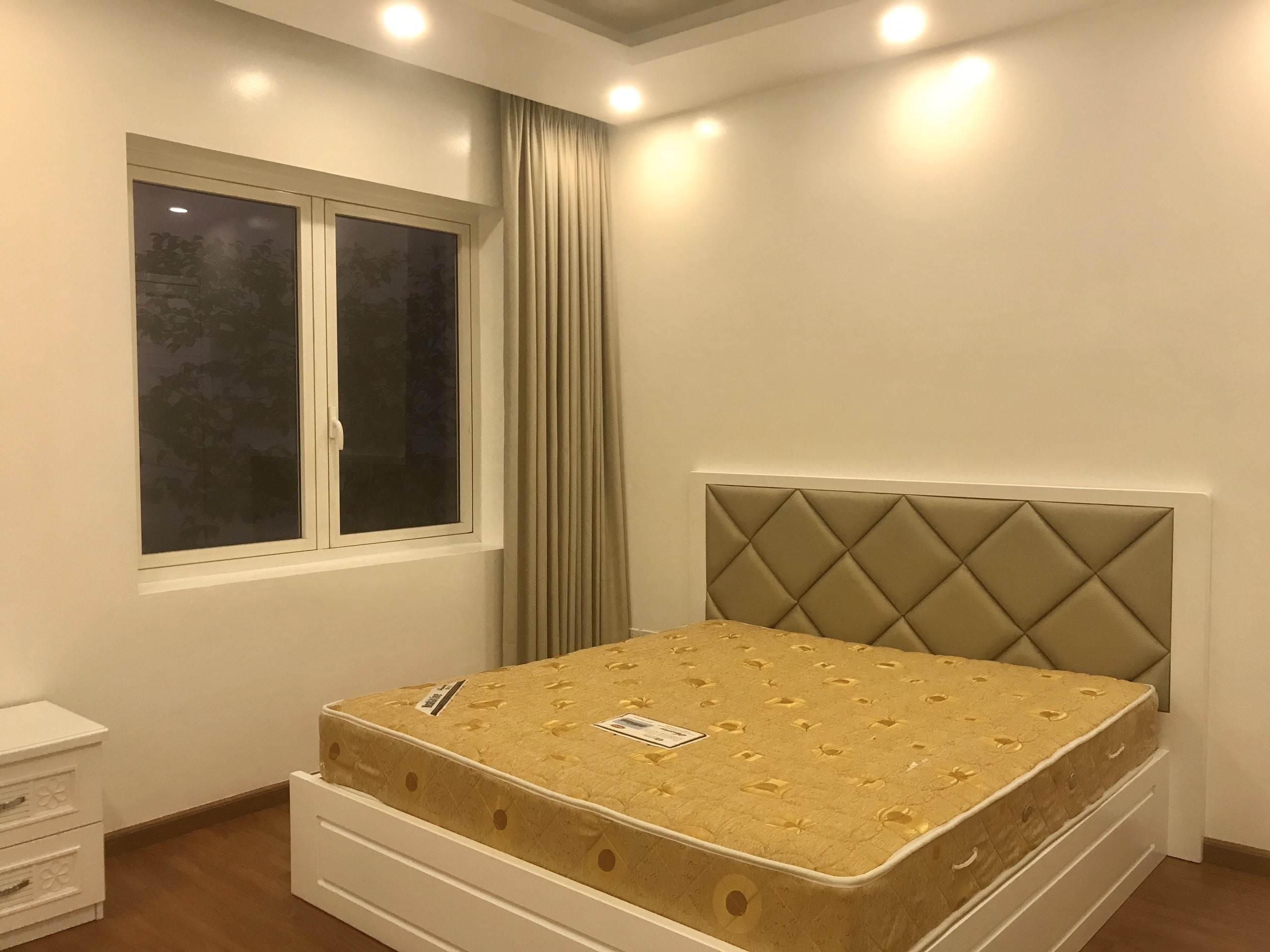 Anh Dao villas for rent in Vinhomes Riverside 8