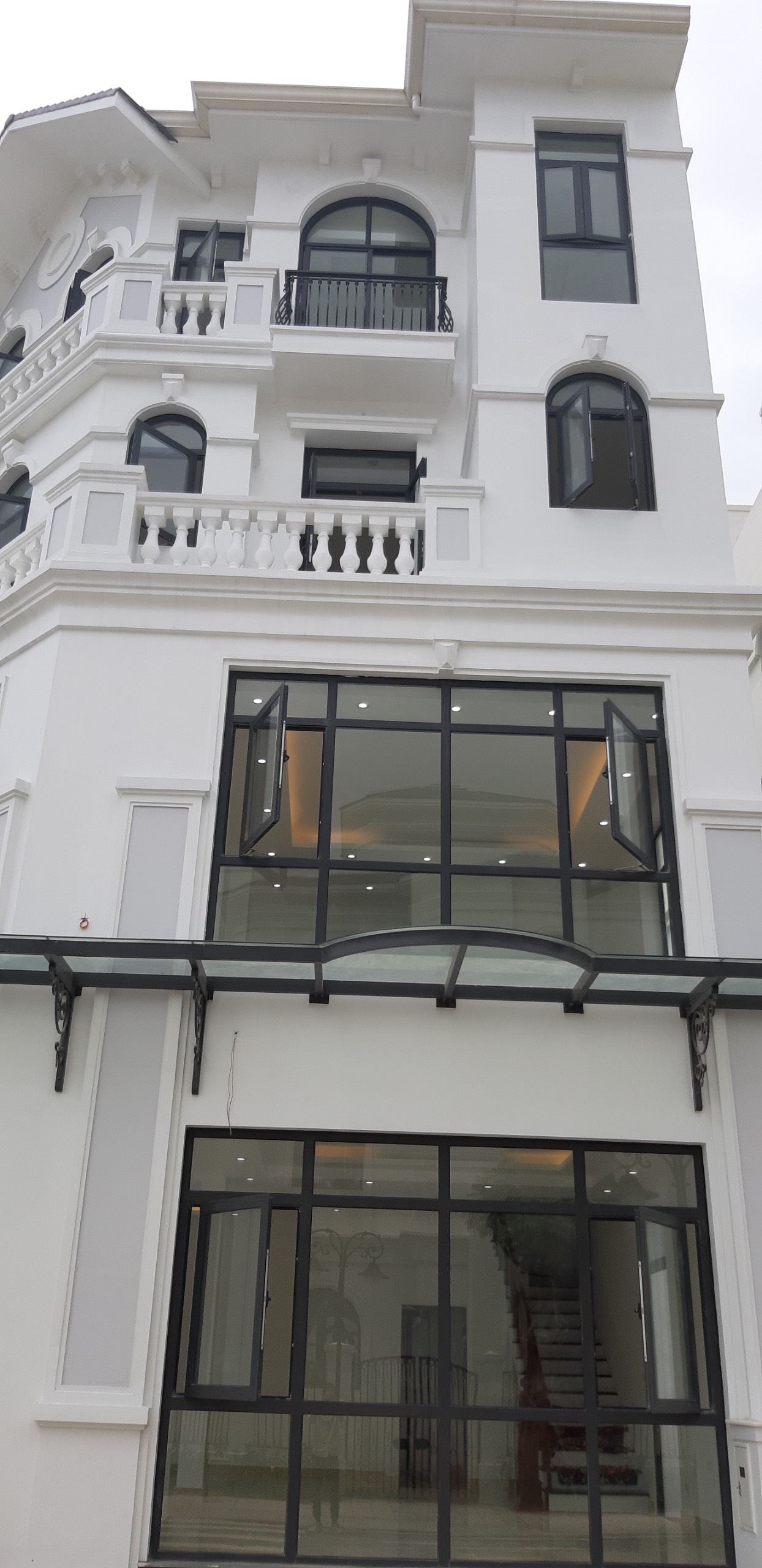 Basic Equipped Ngoc Trai Villas for rent in Vinhomes Ocean Park 4