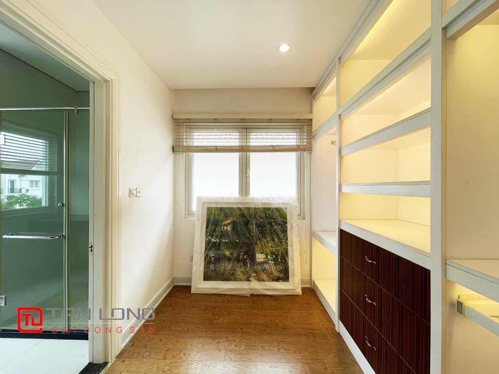 Beautiful Garden Property for rent in Vinhomes Riverside 13