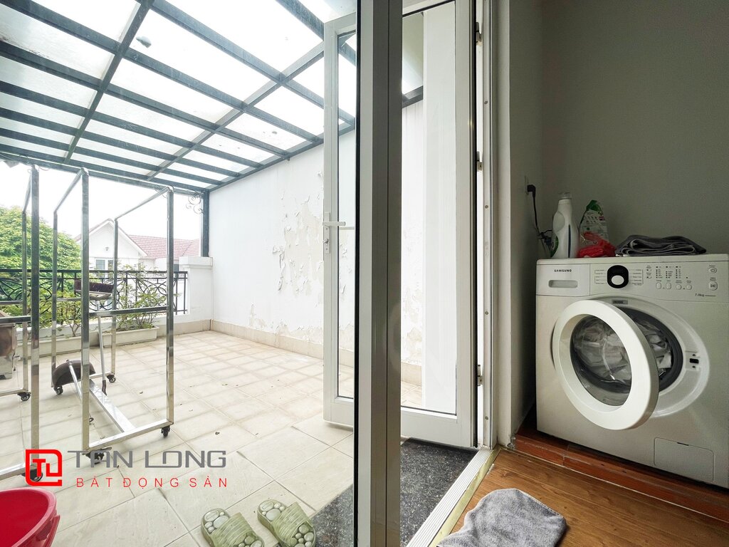 Beautiful Garden Property for rent in Vinhomes Riverside 16